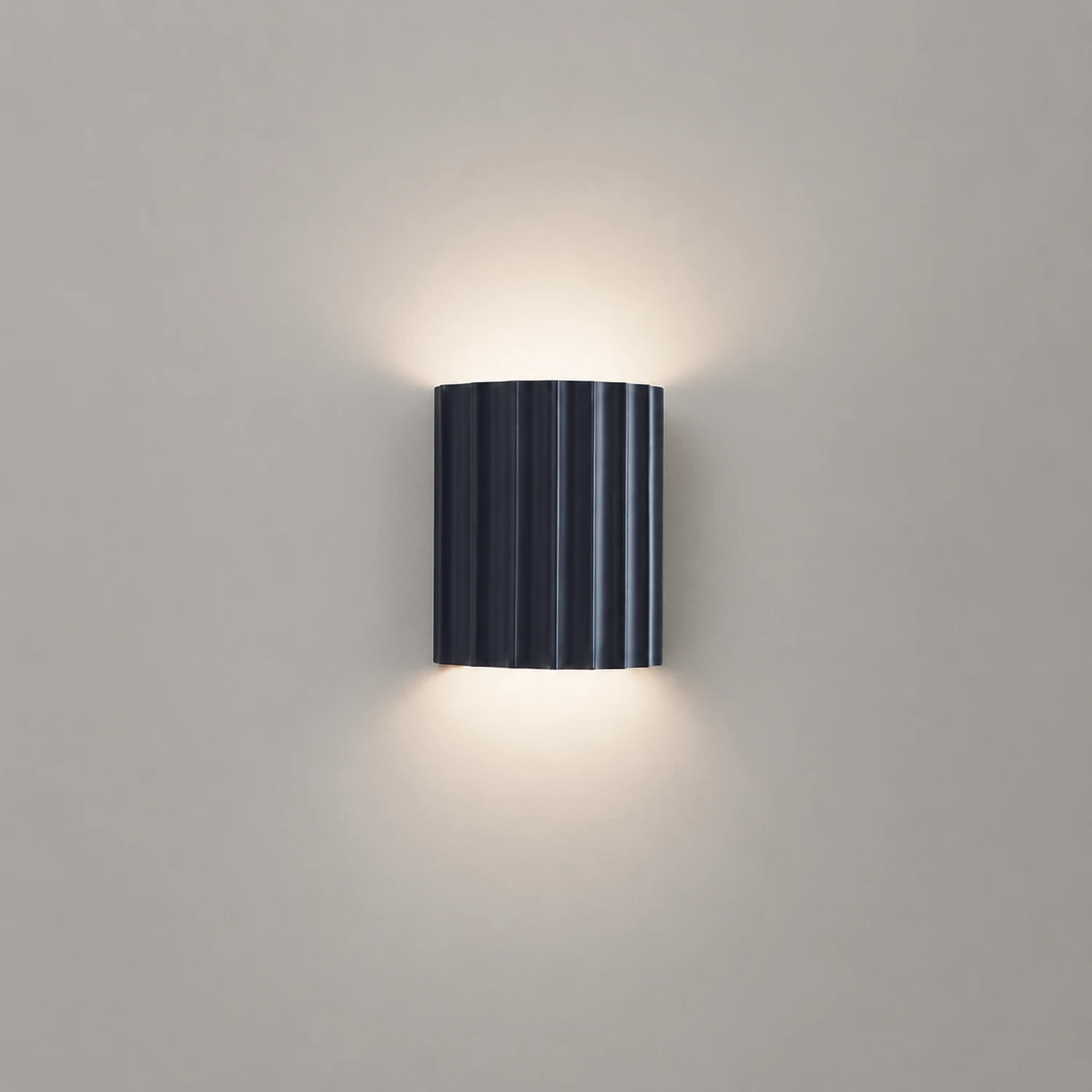 Modern Half-Circle Resin Wall Sconce For Living Room - Lumpaz