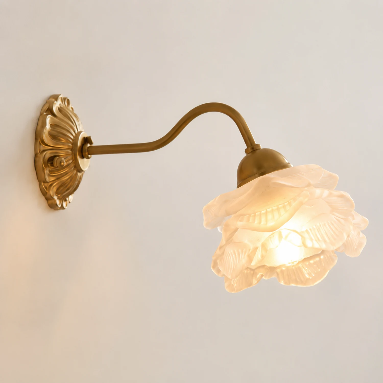 Retro Flower Petal Glass Wall Lamp Copper Wall Light - Lumpaz