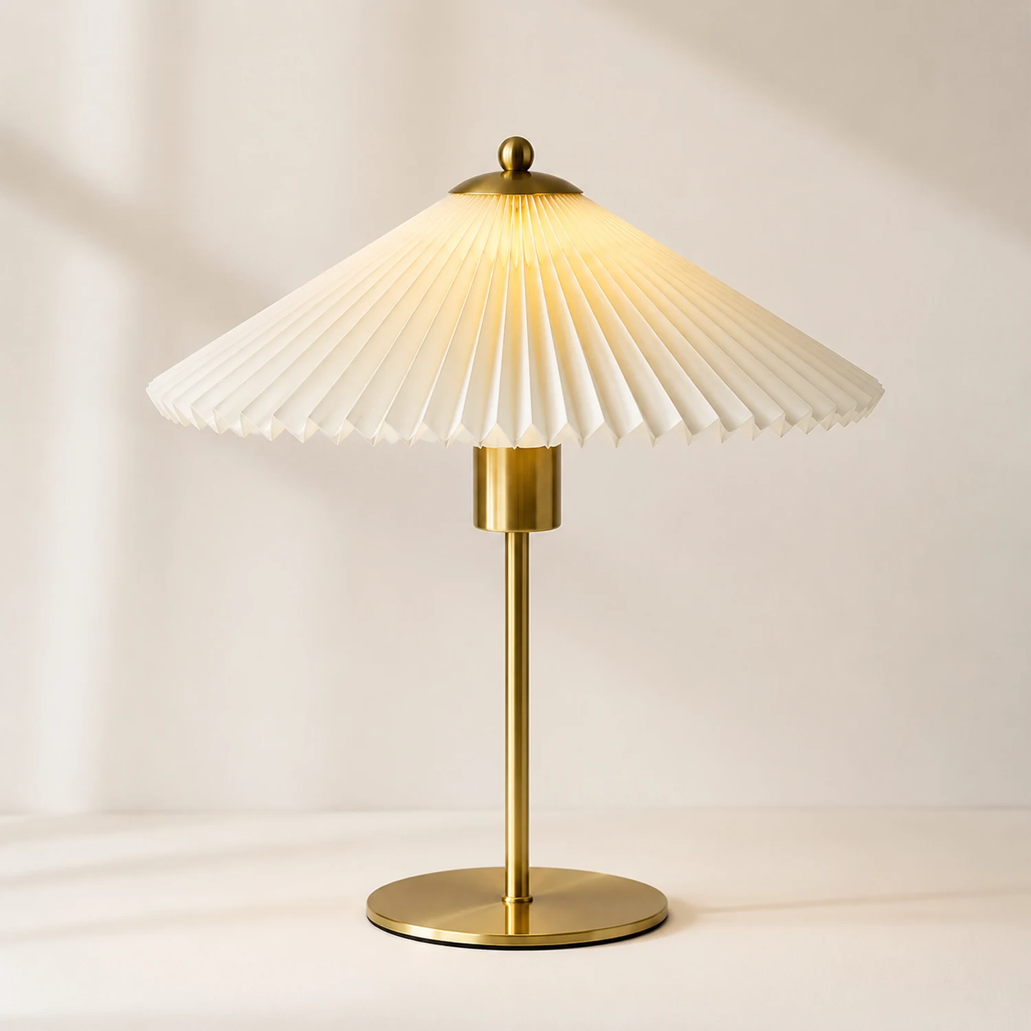 Mid Century Modern Pleated Table Lamp - Lumpaz