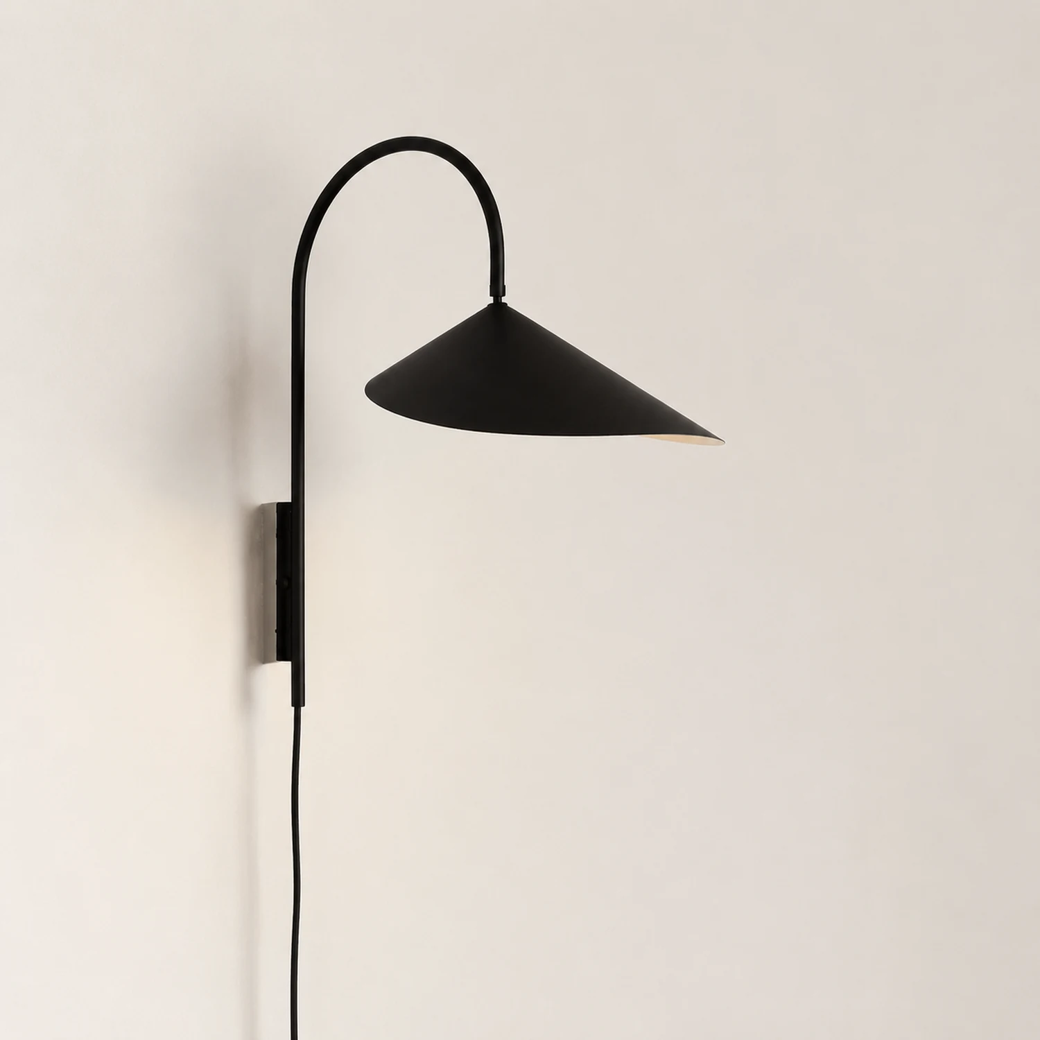 Modern Arum Creative  Wall Lamp For Bedroom - Lumpaz