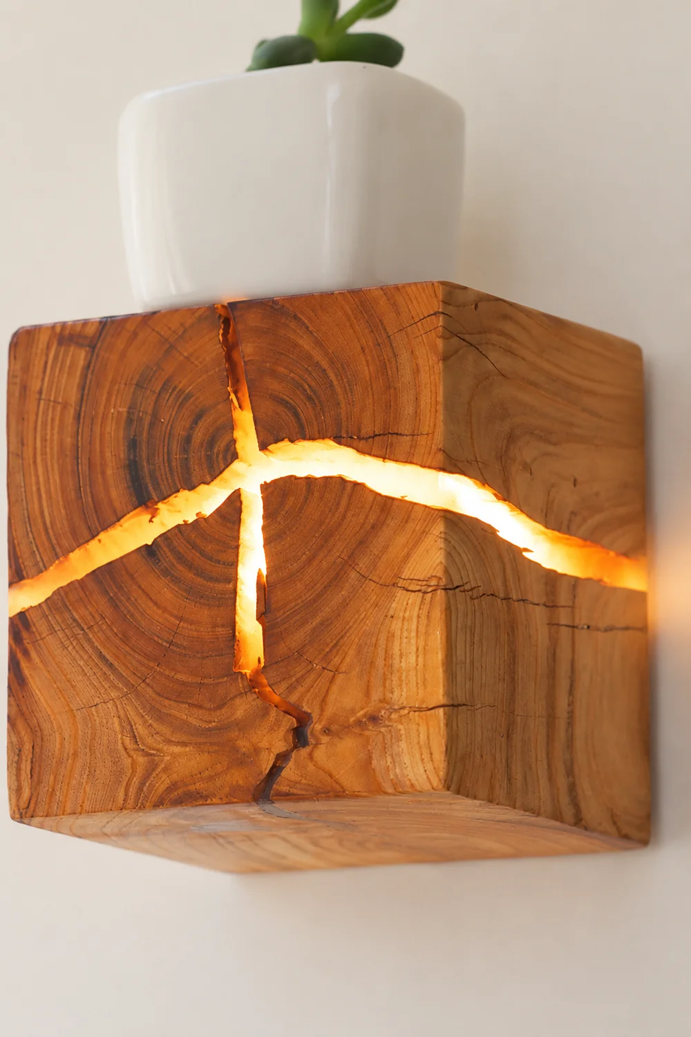 Creative Cracked Corridor Wall Sconce - Lumpaz
