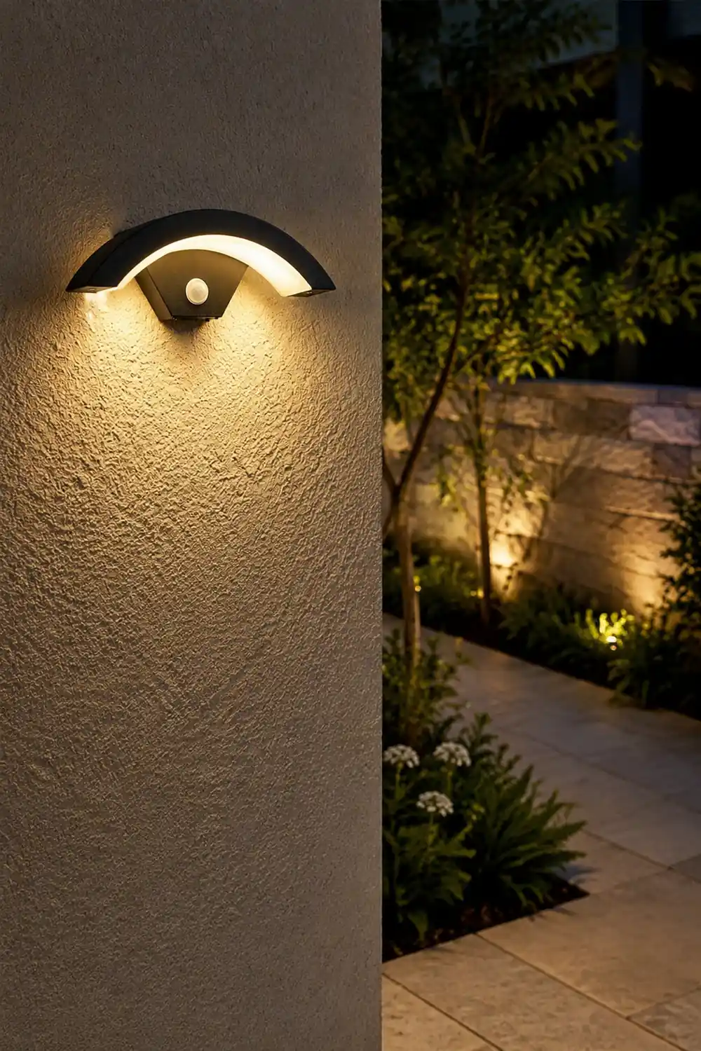 Wasserdichte Sensor-Wandleuchte mit warmweißer LED - Lumpaz