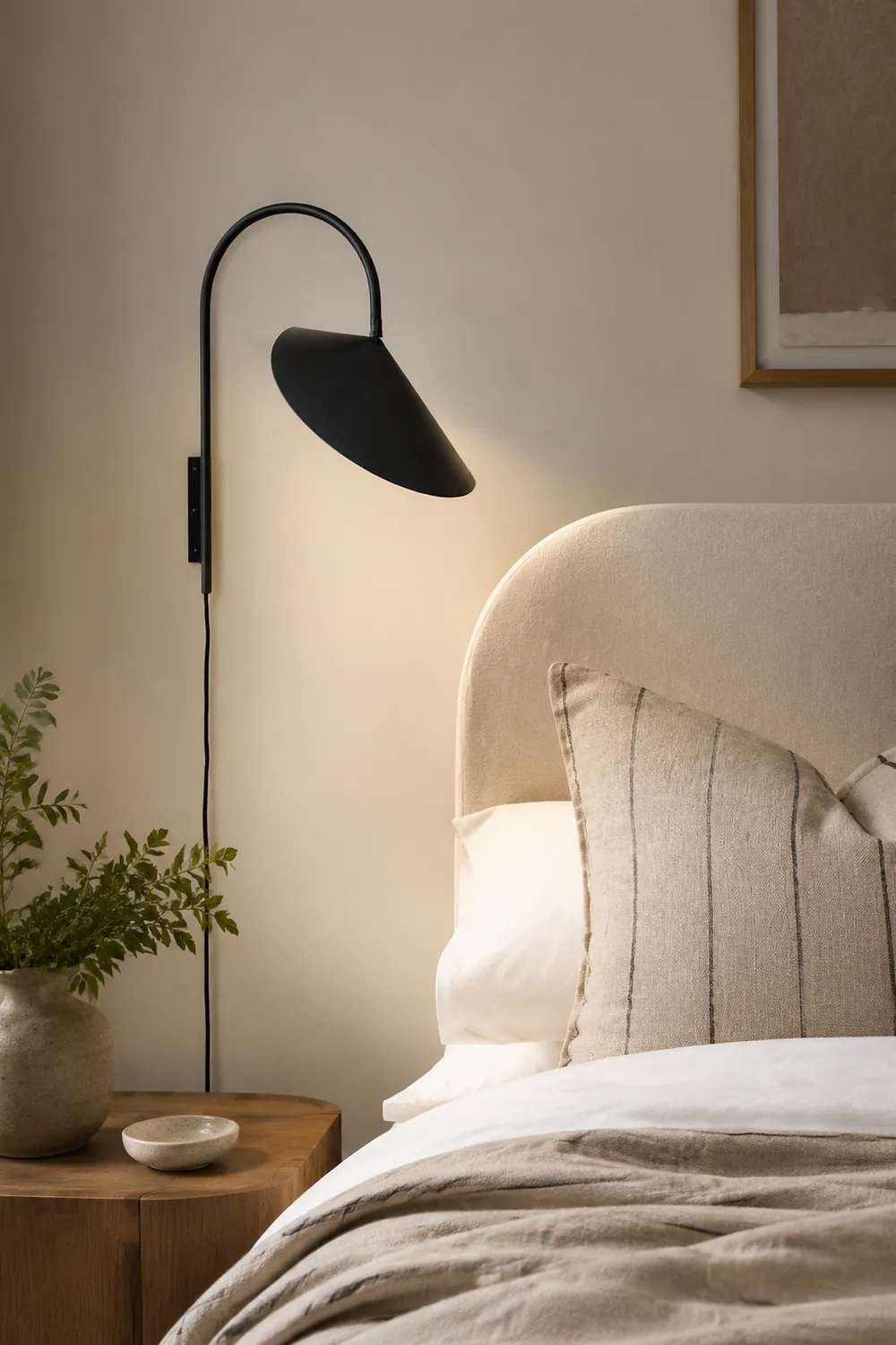 Modern Arum Creative  Wall Lamp For Bedroom - Lumpaz