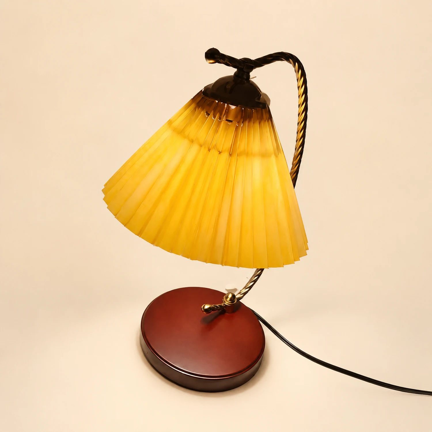 Dotty Retro Pleated Table Lamp - Lumpaz