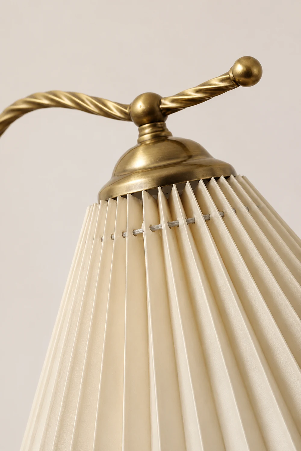 Dotty Retro Pleated Table Lamp - Lumpaz