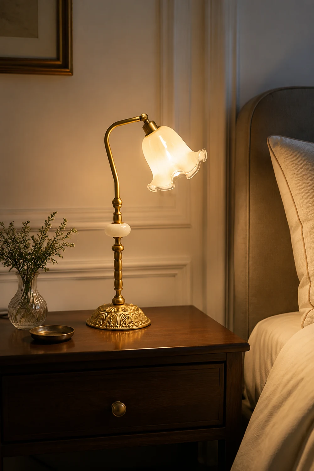 Nouveau Fashion Floral Brass Table Lamp - Lumpaz