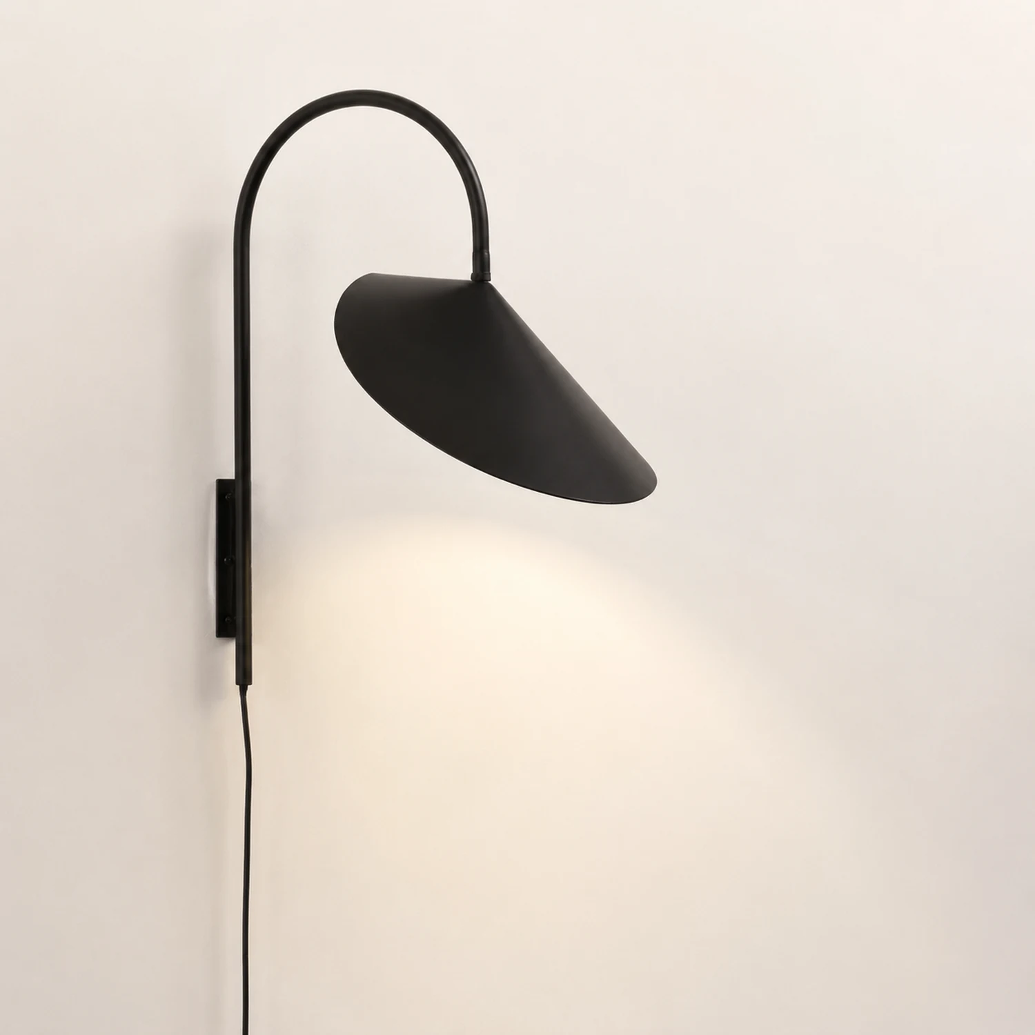 Modern Arum Creative  Wall Lamp For Bedroom - Lumpaz