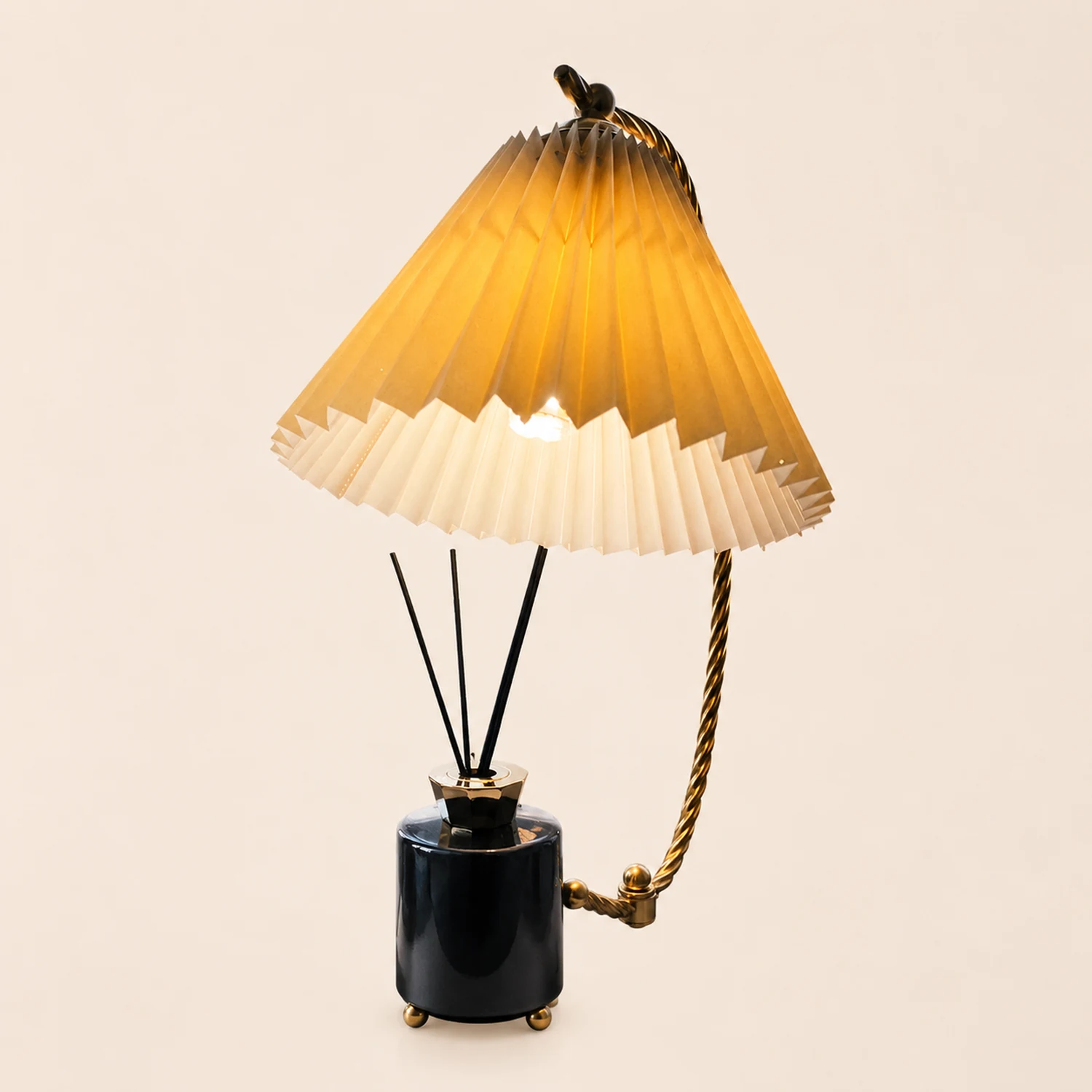 Dotty Retro Pleated Table Lamp - Lumpaz