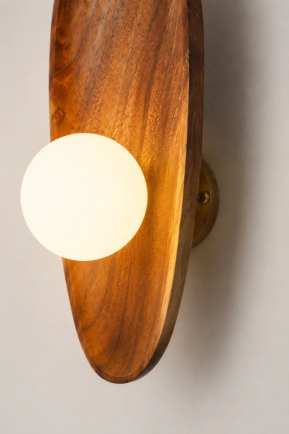 Minimalist Solid Wood Wall Sconce - Lumpaz