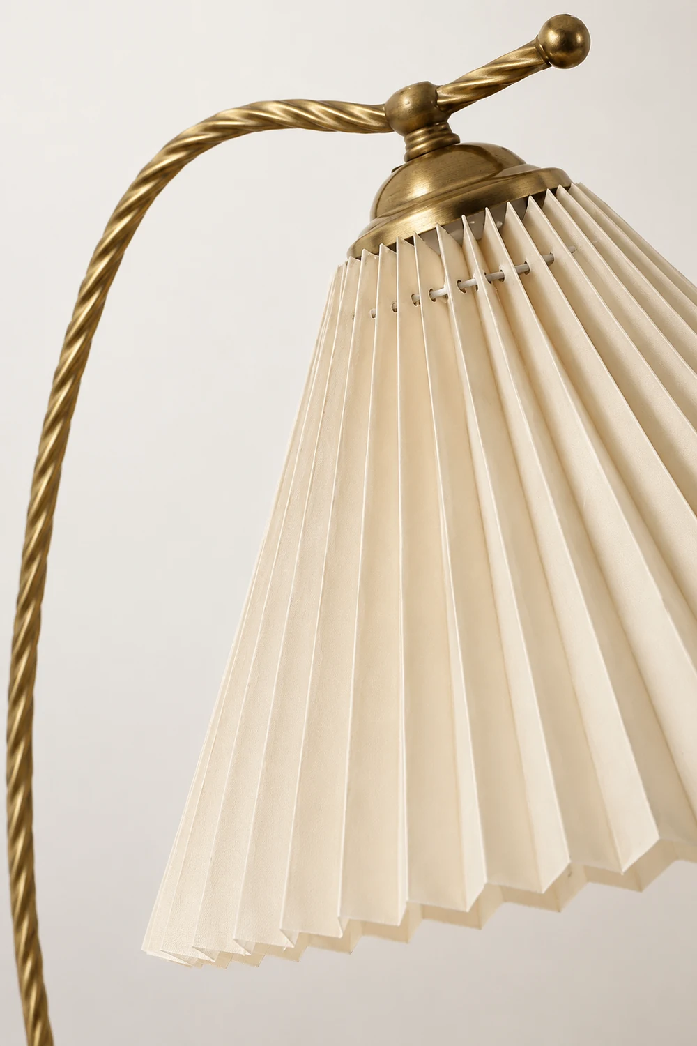 Dotty Retro Pleated Table Lamp - Lumpaz