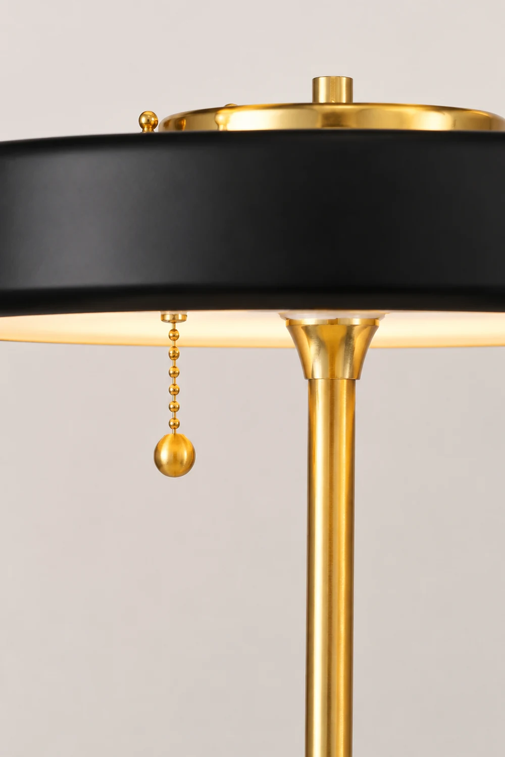 American Neoclassical Fashion Bert Frank Ranger Table Lamp - Lumpaz