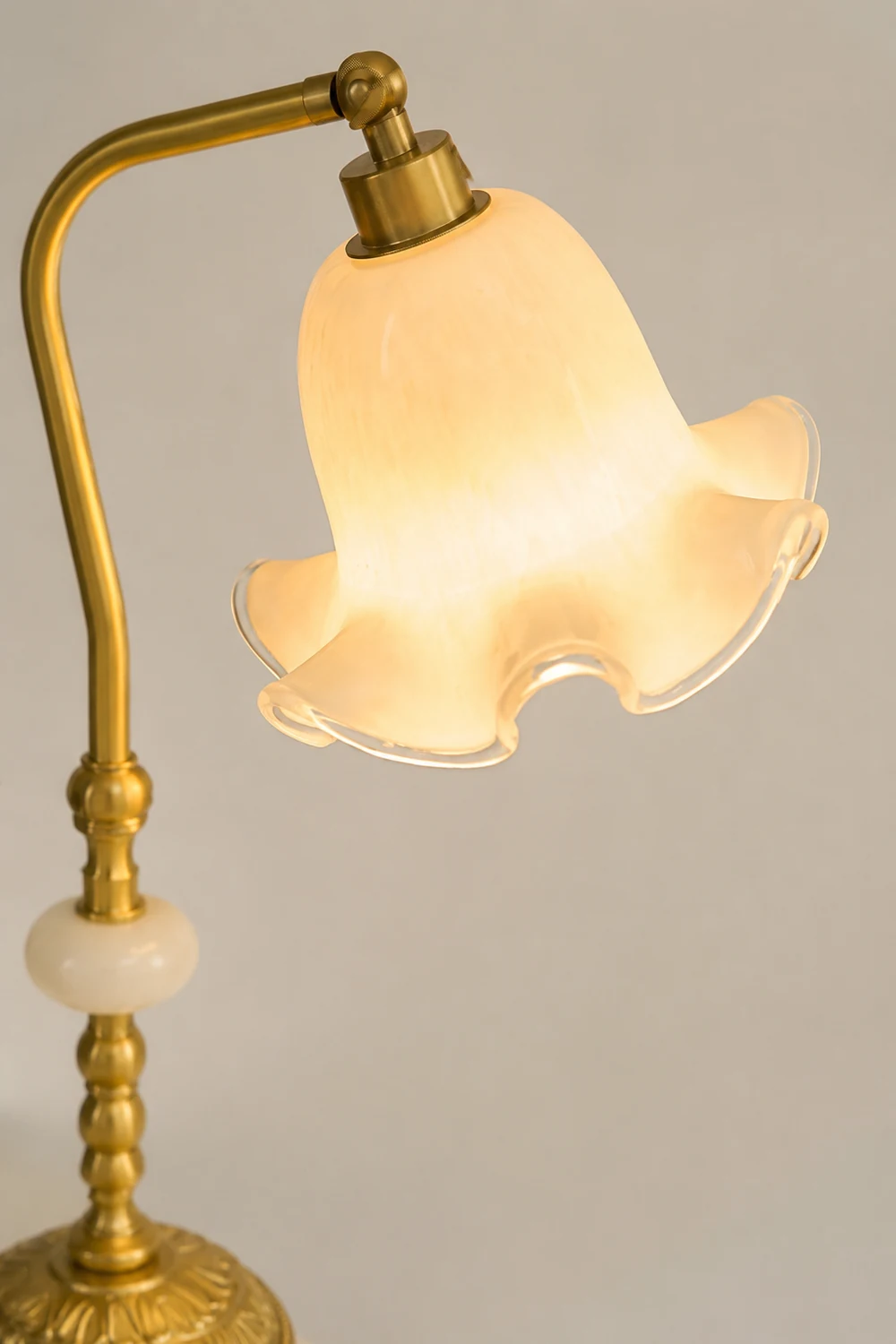 Nouveau Fashion Floral Brass Table Lamp - Lumpaz