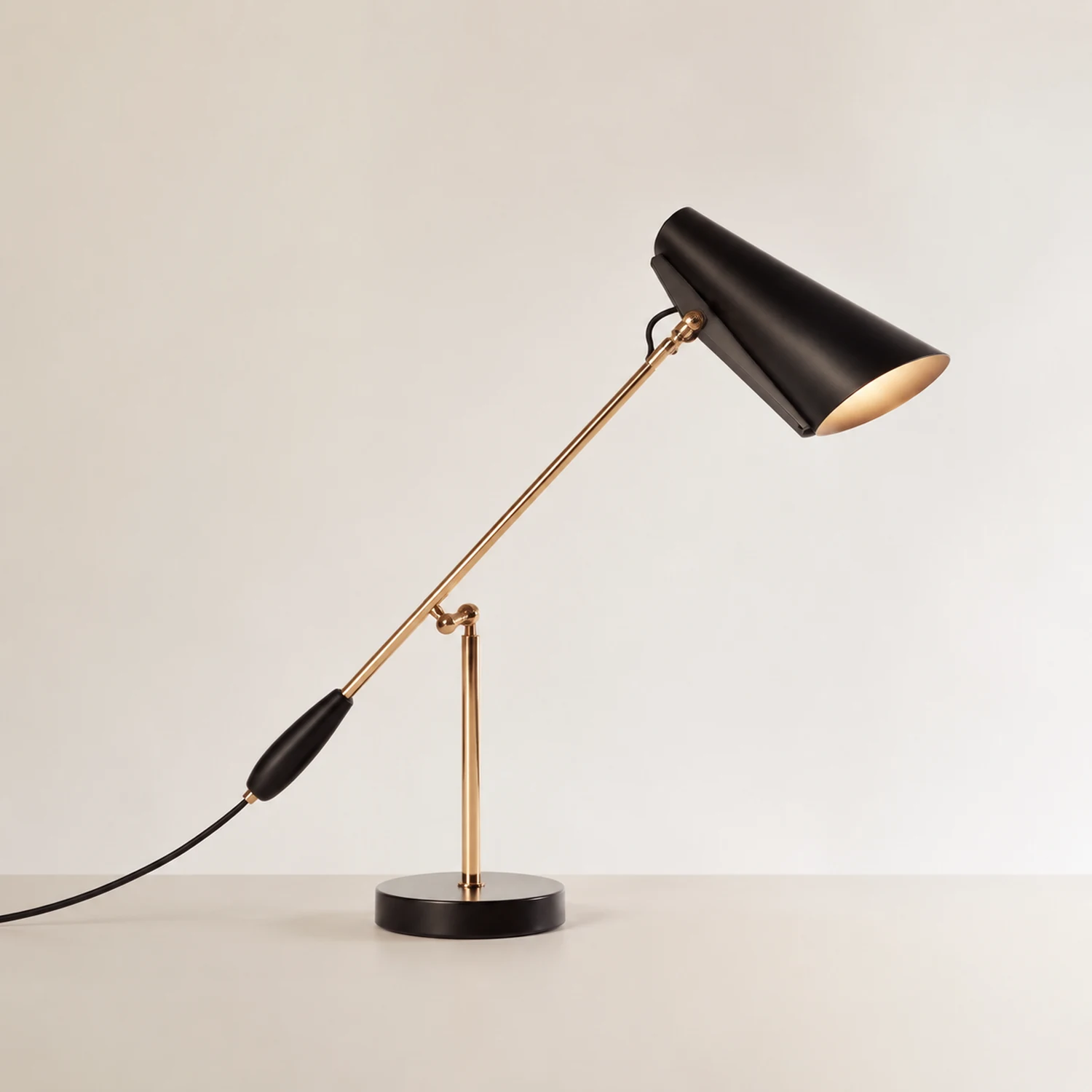 Unique Nordic Style Art Decor Table Lamp - Lumpaz