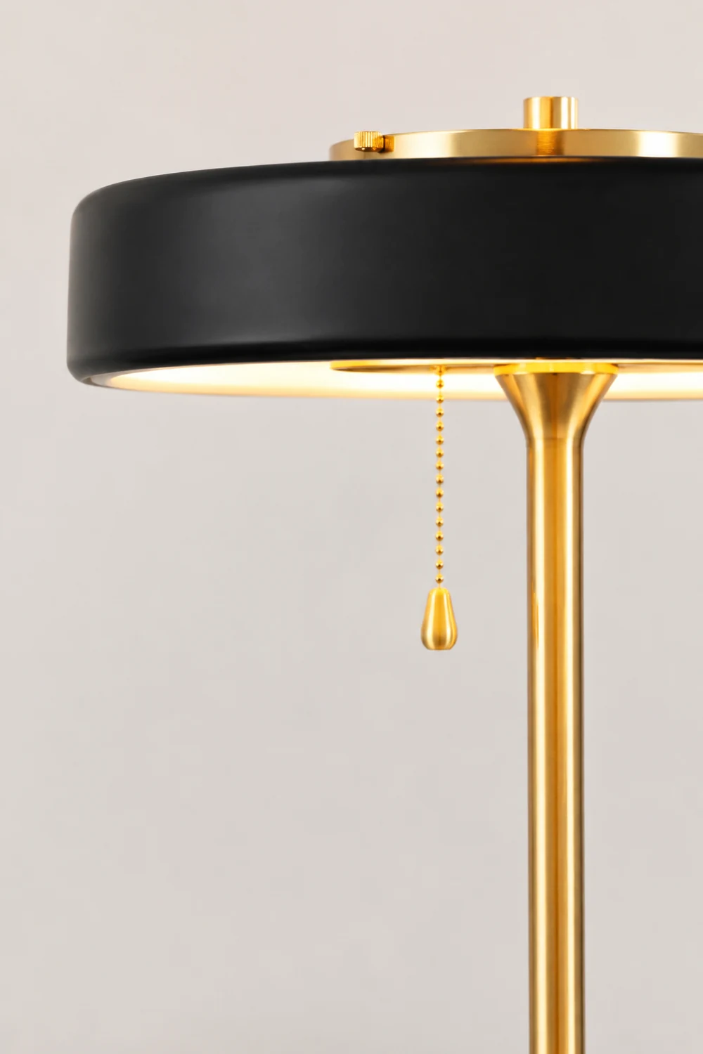 American Neoclassical Fashion Bert Frank Ranger Table Lamp - Lumpaz