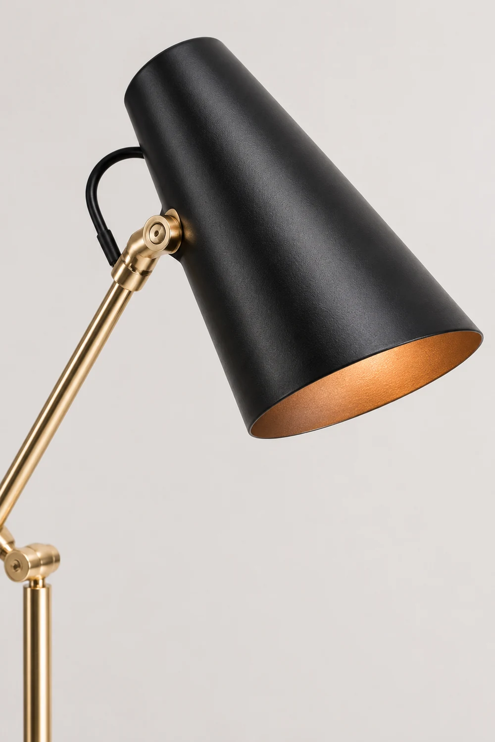 Unique Nordic Style Art Decor Table Lamp - Lumpaz