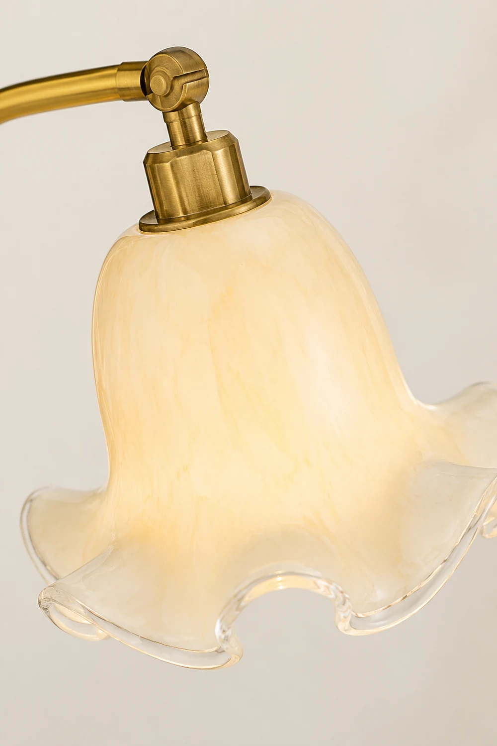 Nouveau Fashion Floral Brass Table Lamp - Lumpaz