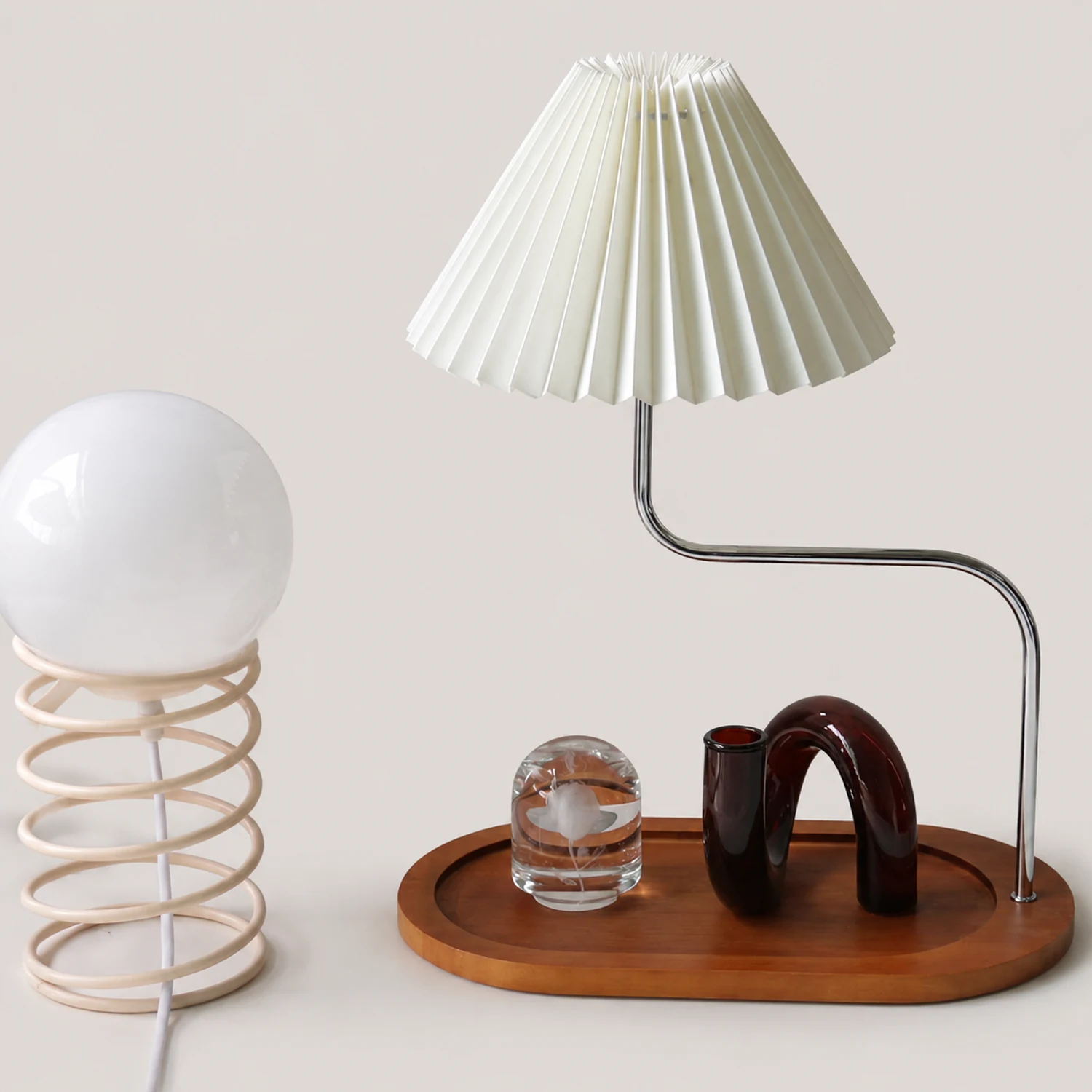 Solid Wood Retro Creative Pleated Table Lamp - Lumpaz