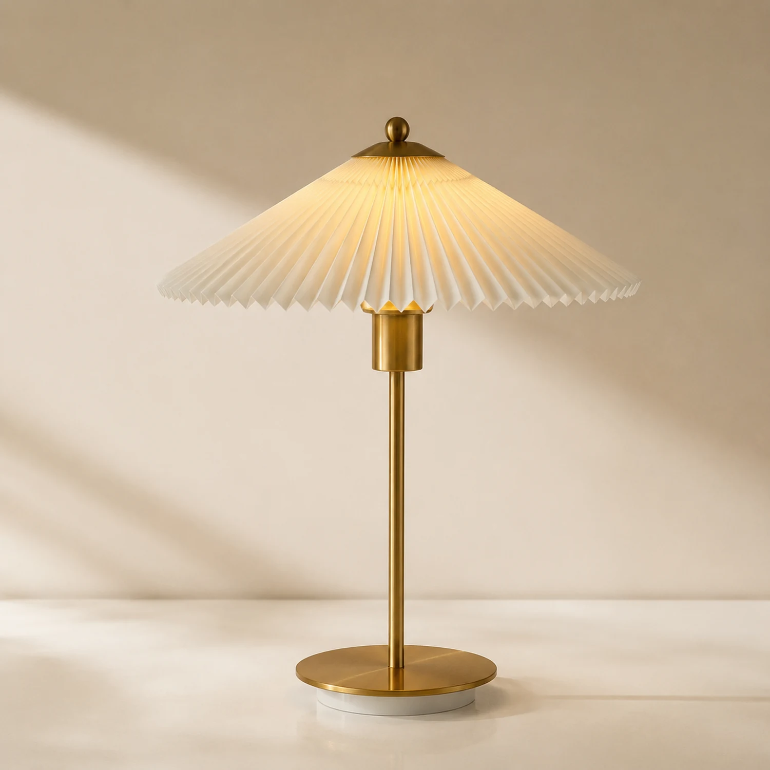 Mid Century Modern Pleated Table Lamp - Lumpaz