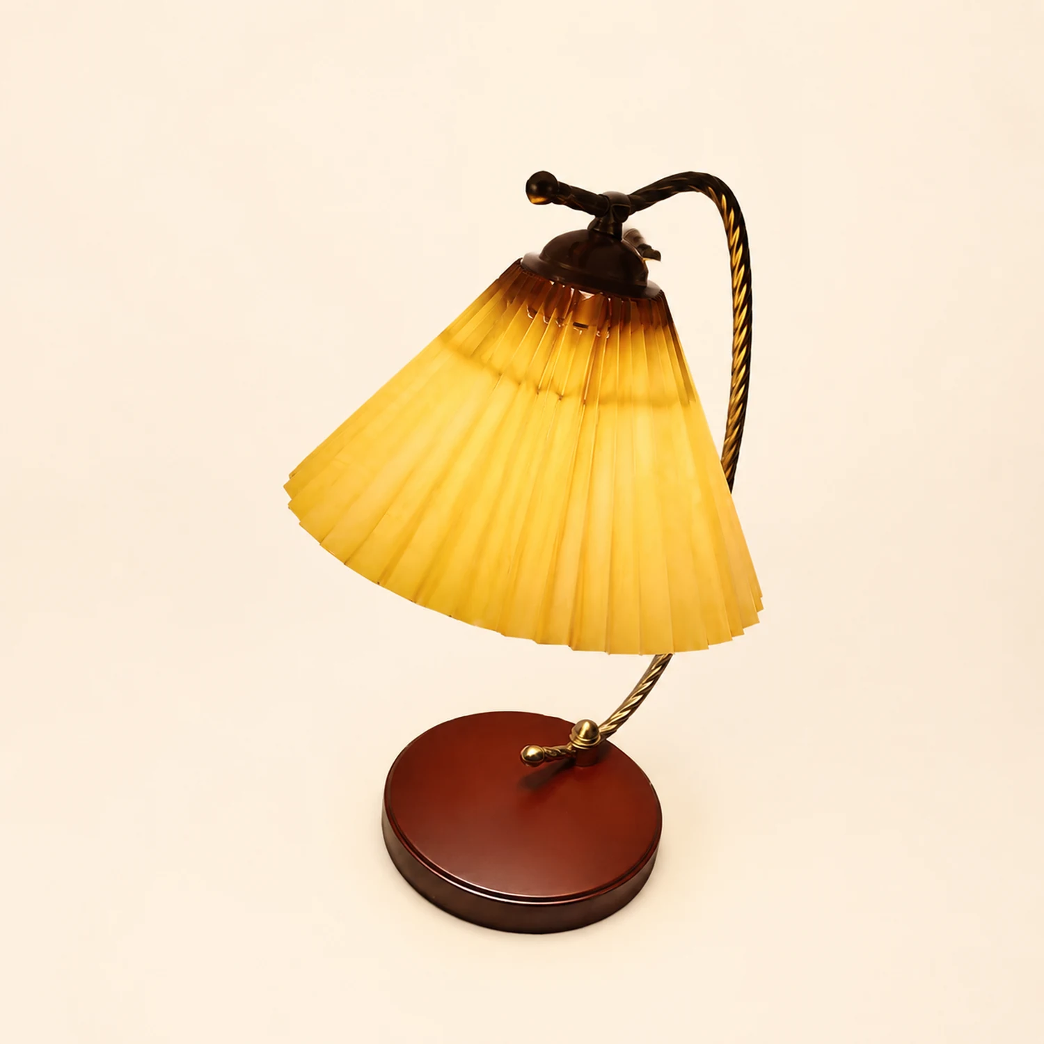 Dotty Retro Pleated Table Lamp - Lumpaz