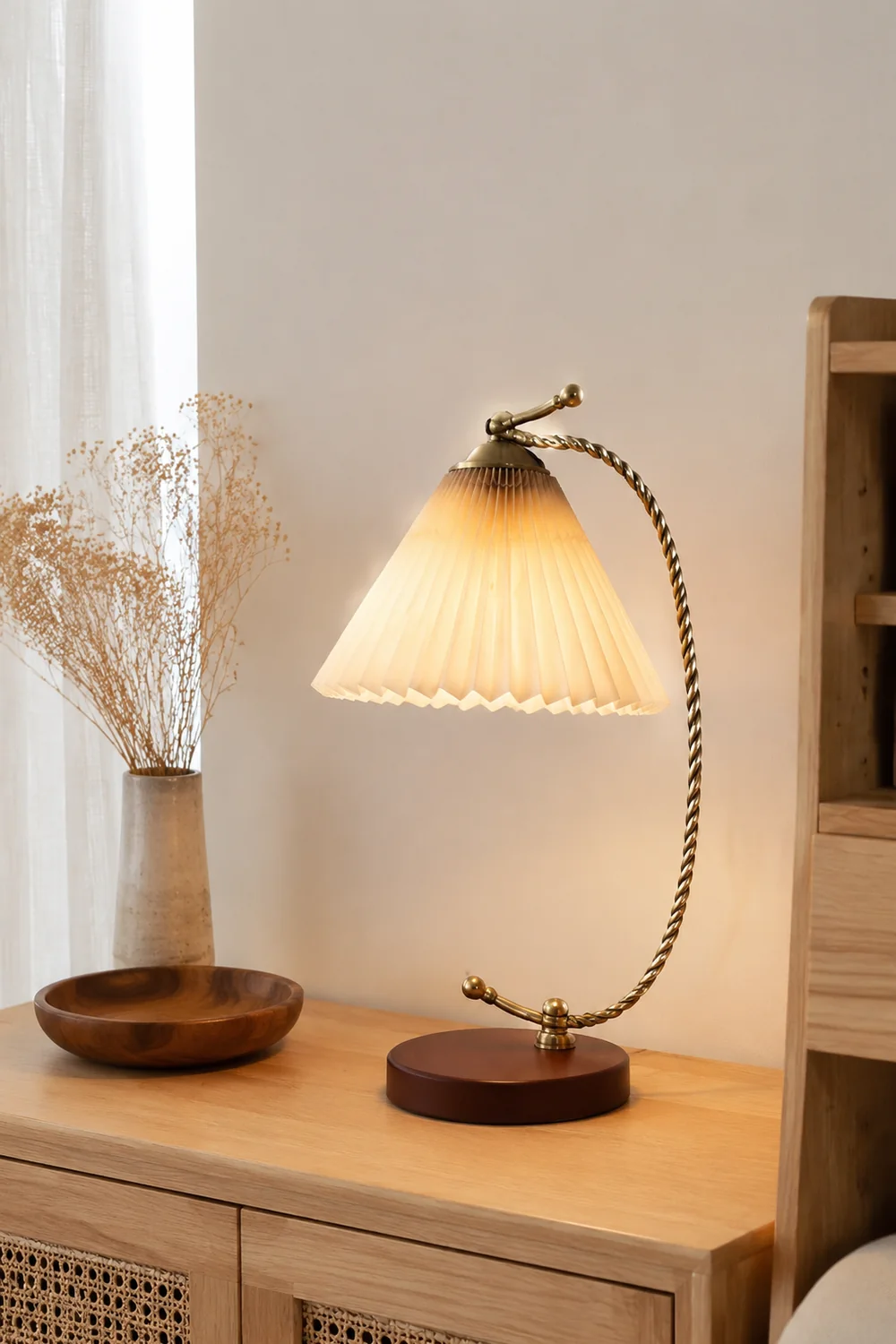 Dotty Retro Pleated Table Lamp - Lumpaz