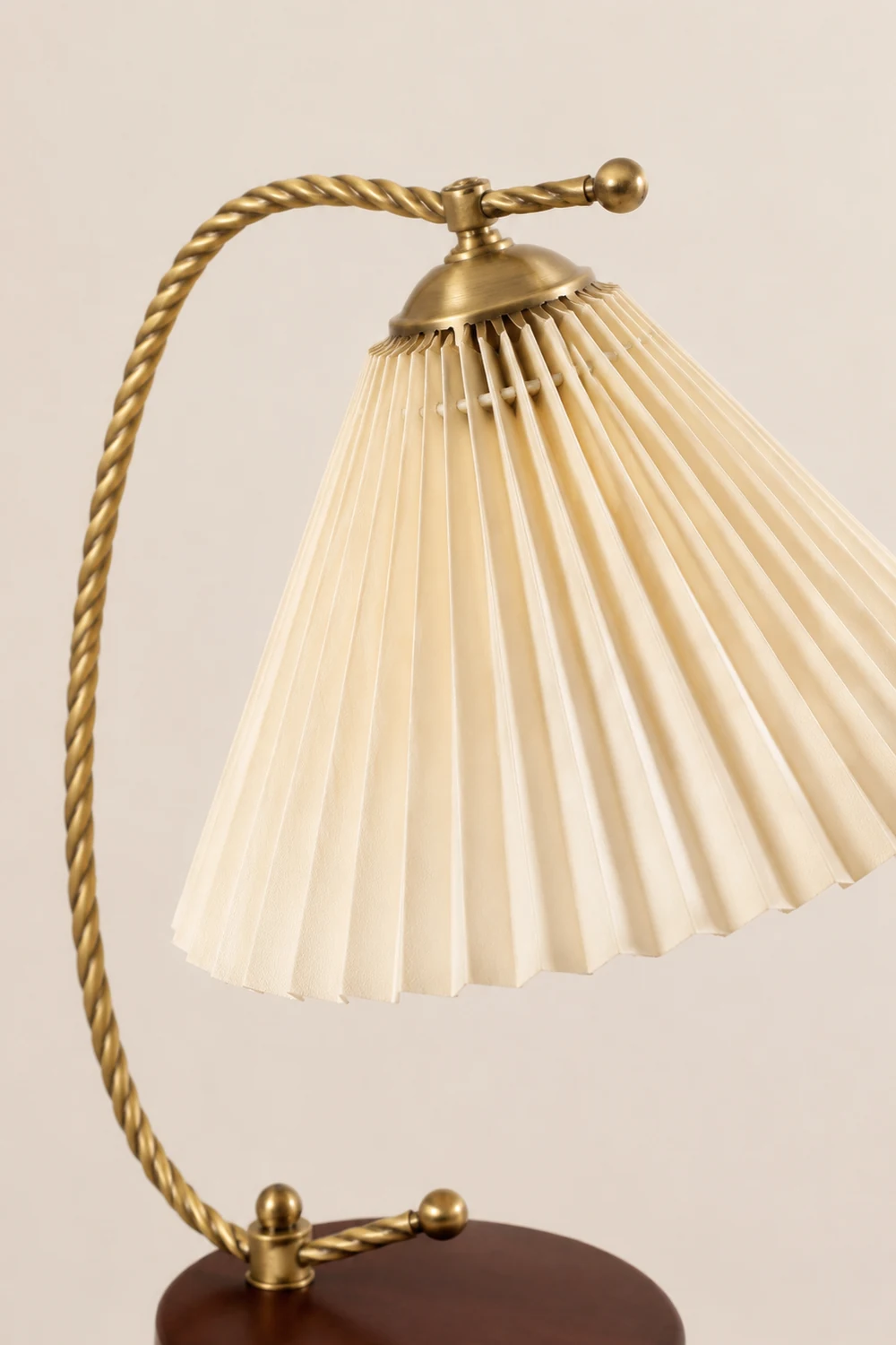 Dotty Retro Pleated Table Lamp - Lumpaz