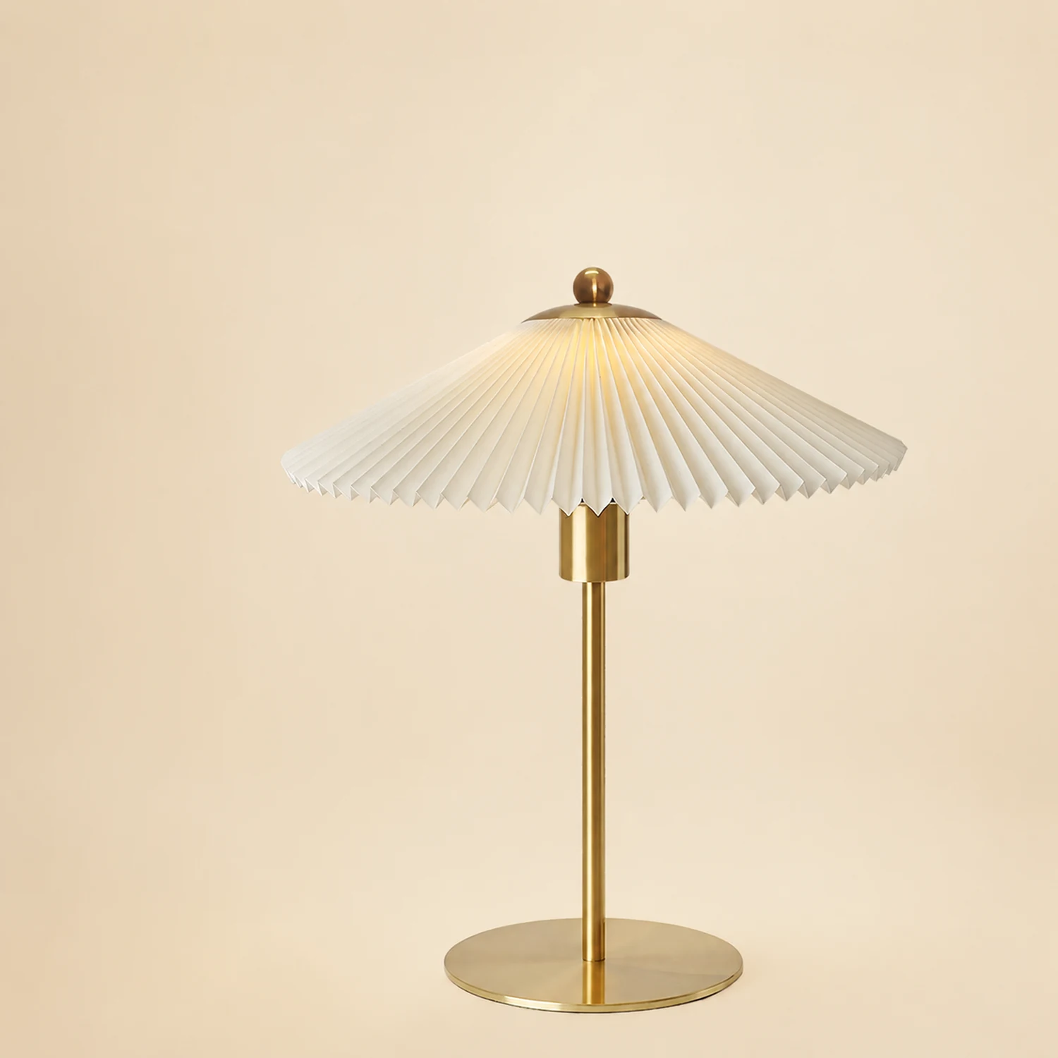 Mid Century Modern Pleated Table Lamp - Lumpaz