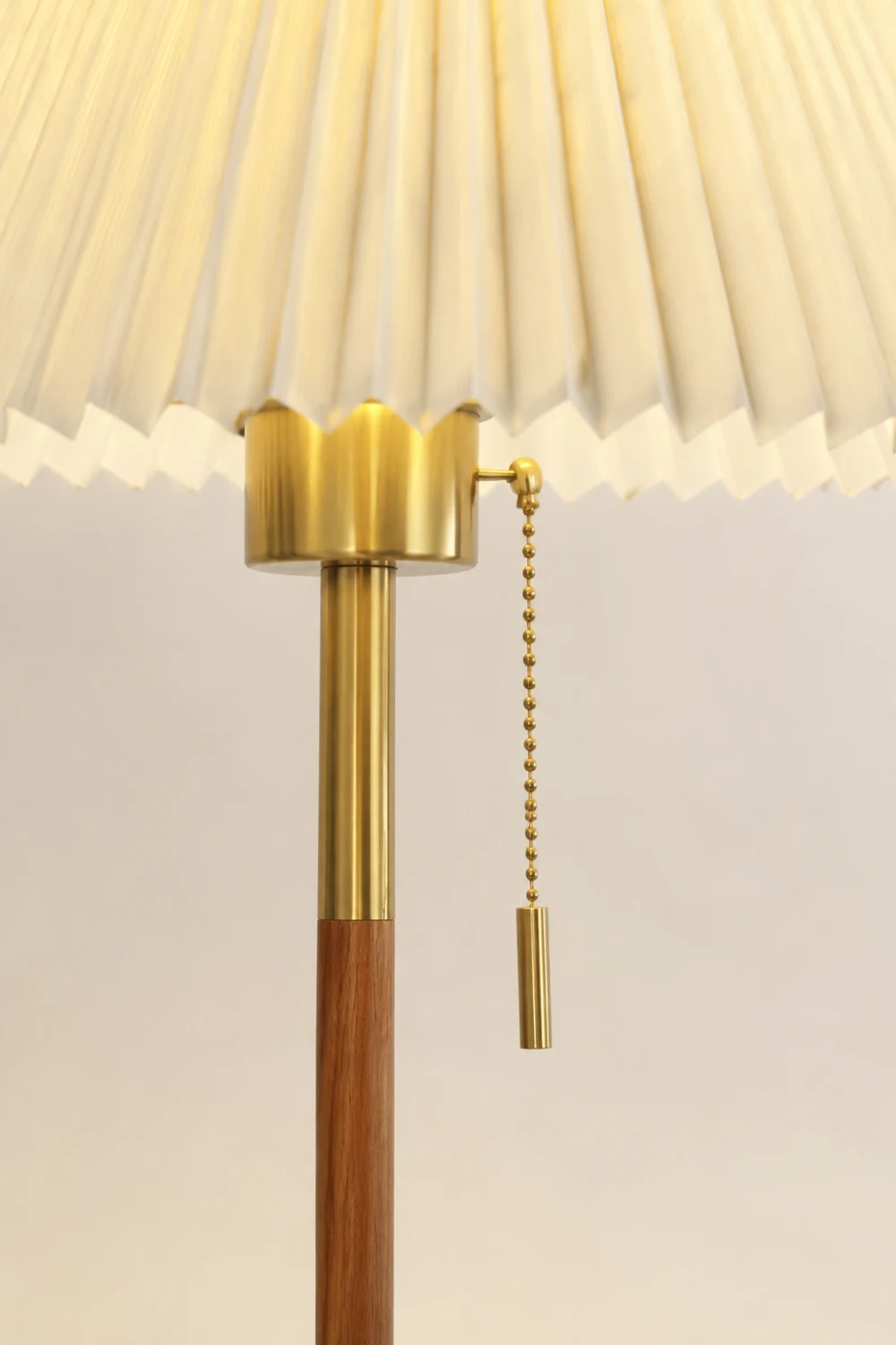 Vintage Pleated Metal Standing Lamp - Lumpaz