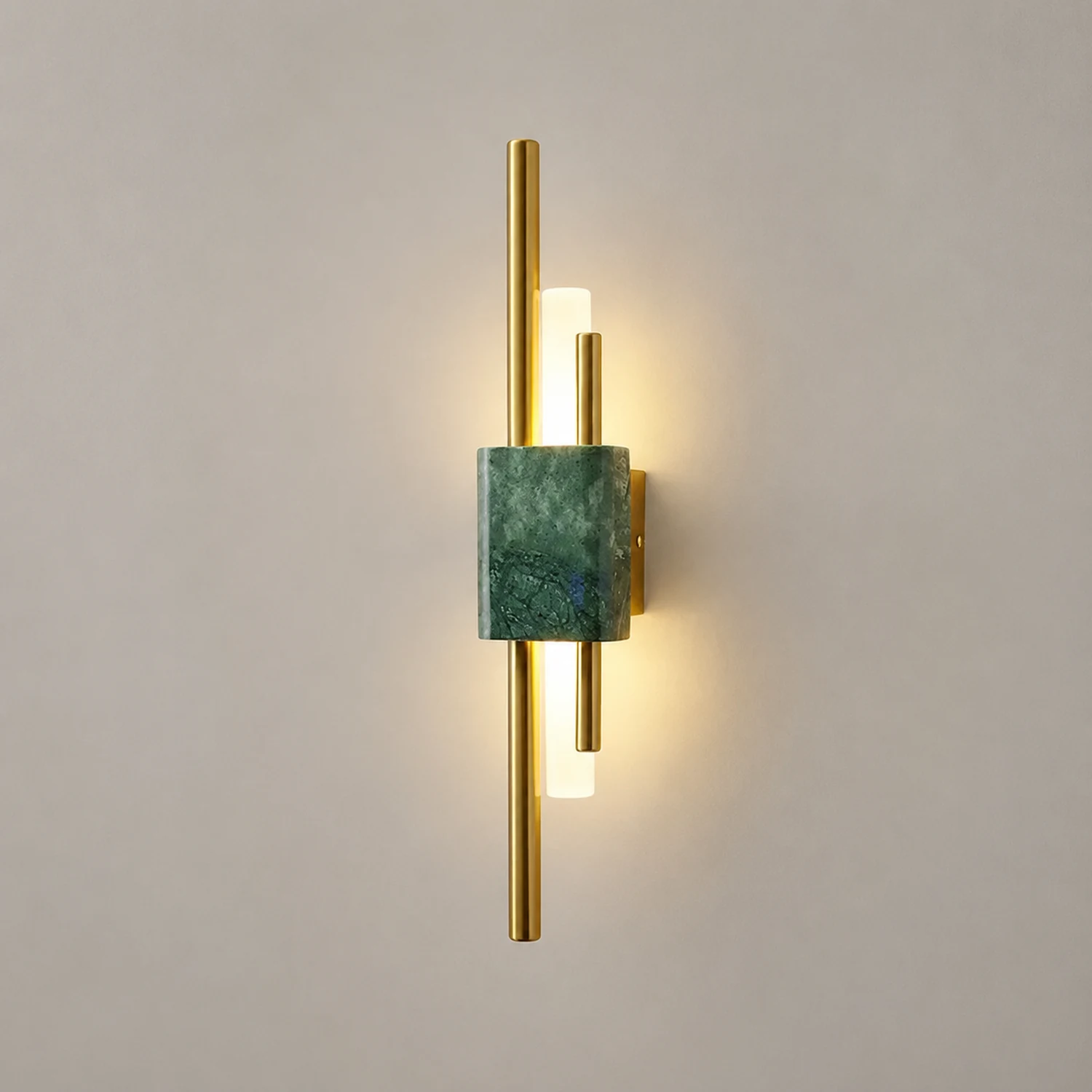 Einfache Wandlampe am Bett aus Marmor im Schlafzimmer - Lumpaz