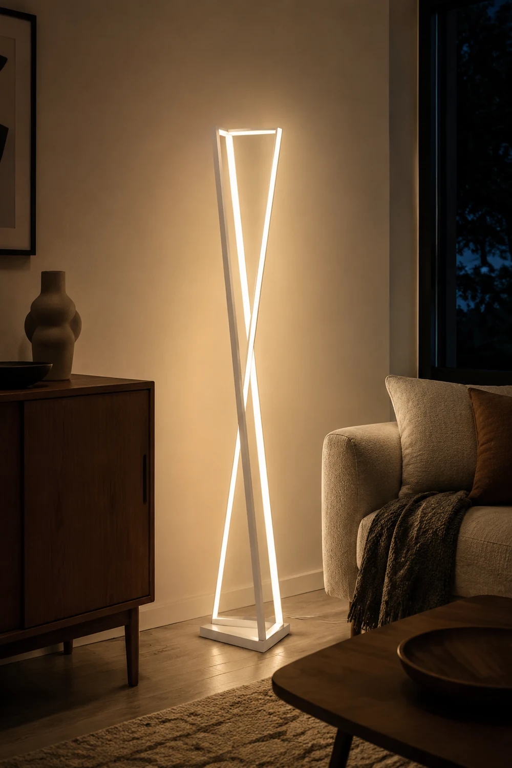 Edge Lineare Dreieckige Stehlampe, Metall, 2 Farben, 125CM Lang - Lumpaz