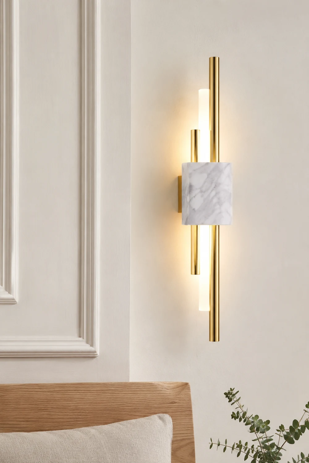 Einfache Wandlampe am Bett aus Marmor im Schlafzimmer - Lumpaz