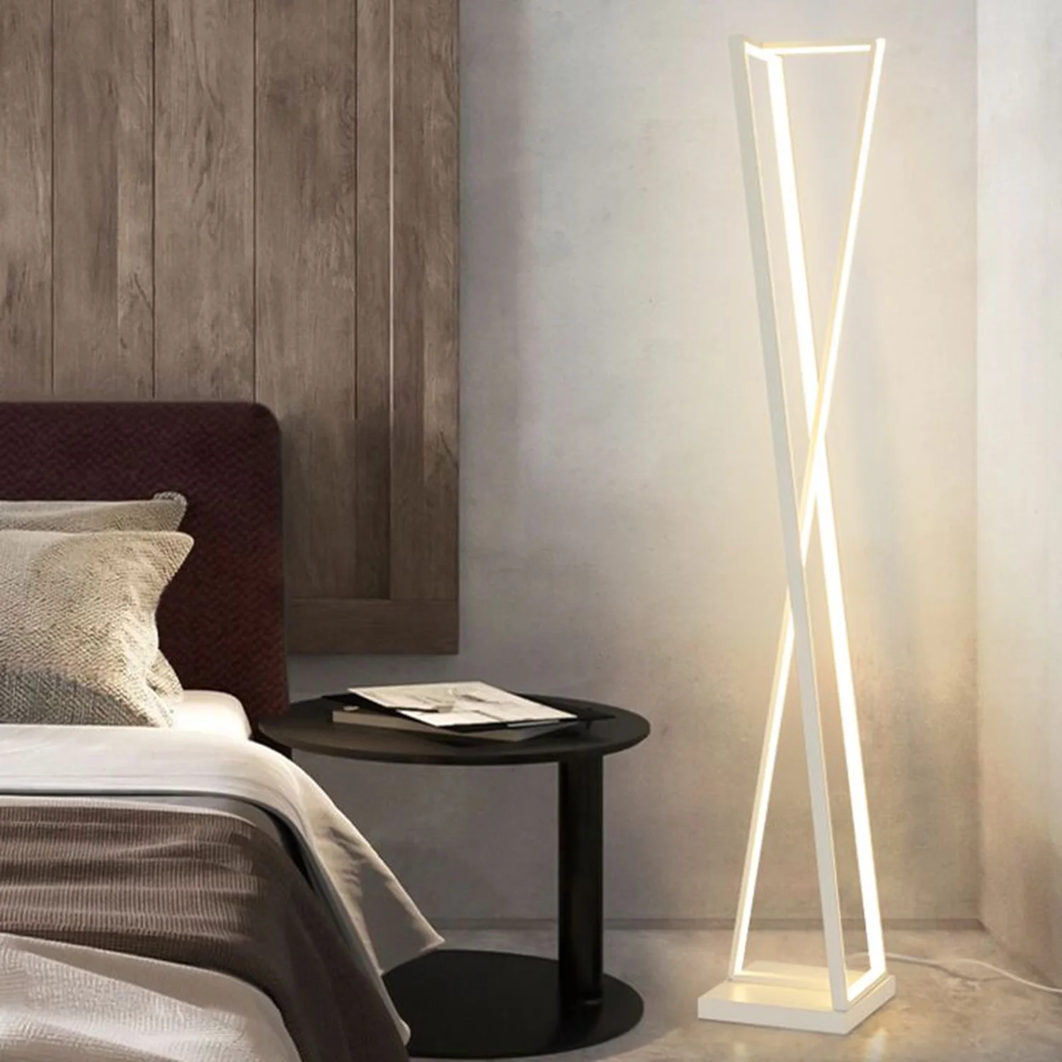 Edge Lineare Dreieckige Stehlampe, Metall, 2 Farben, 125CM Lang - Lumpaz