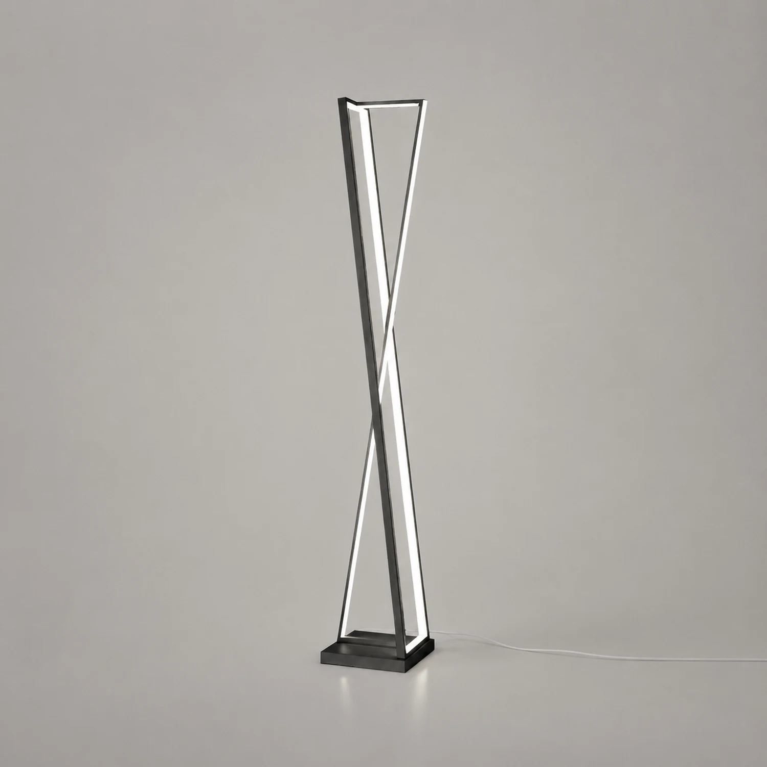 Edge Lineare Dreieckige Stehlampe, Metall, 2 Farben, 125CM Lang - Lumpaz