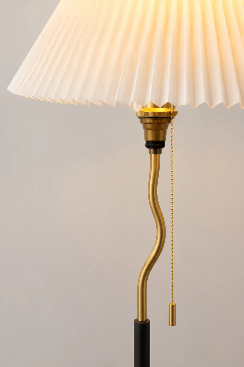 Ozawa Geometrische Plissierte Stehleuchte, Metall & Stoff, 160CM Lang - Lumpaz
