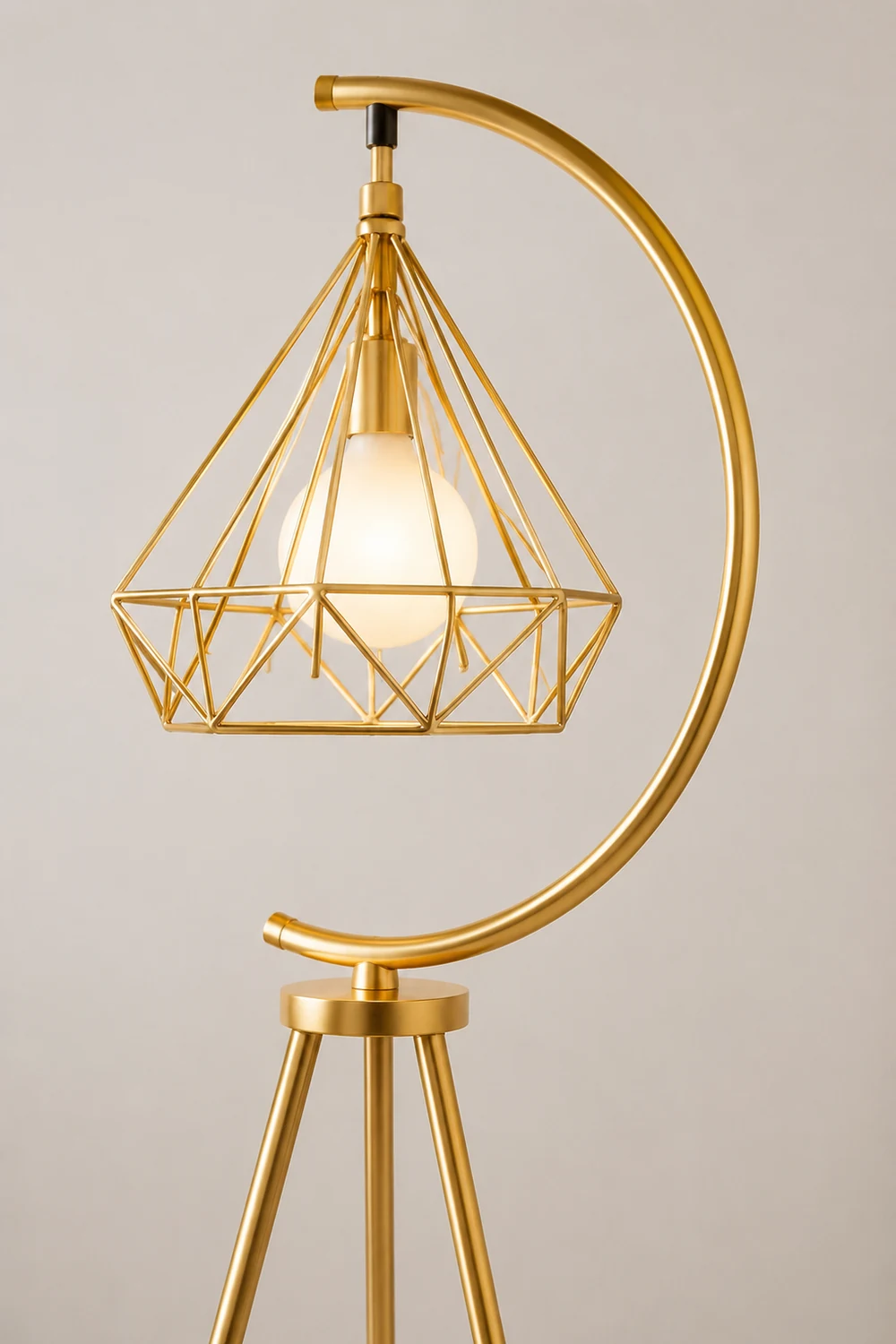 Eryn Diamantförmiger Lampenschirm Stativ Stehlampe, Metall, 2 Farben, 160CM Lang - Lumpaz