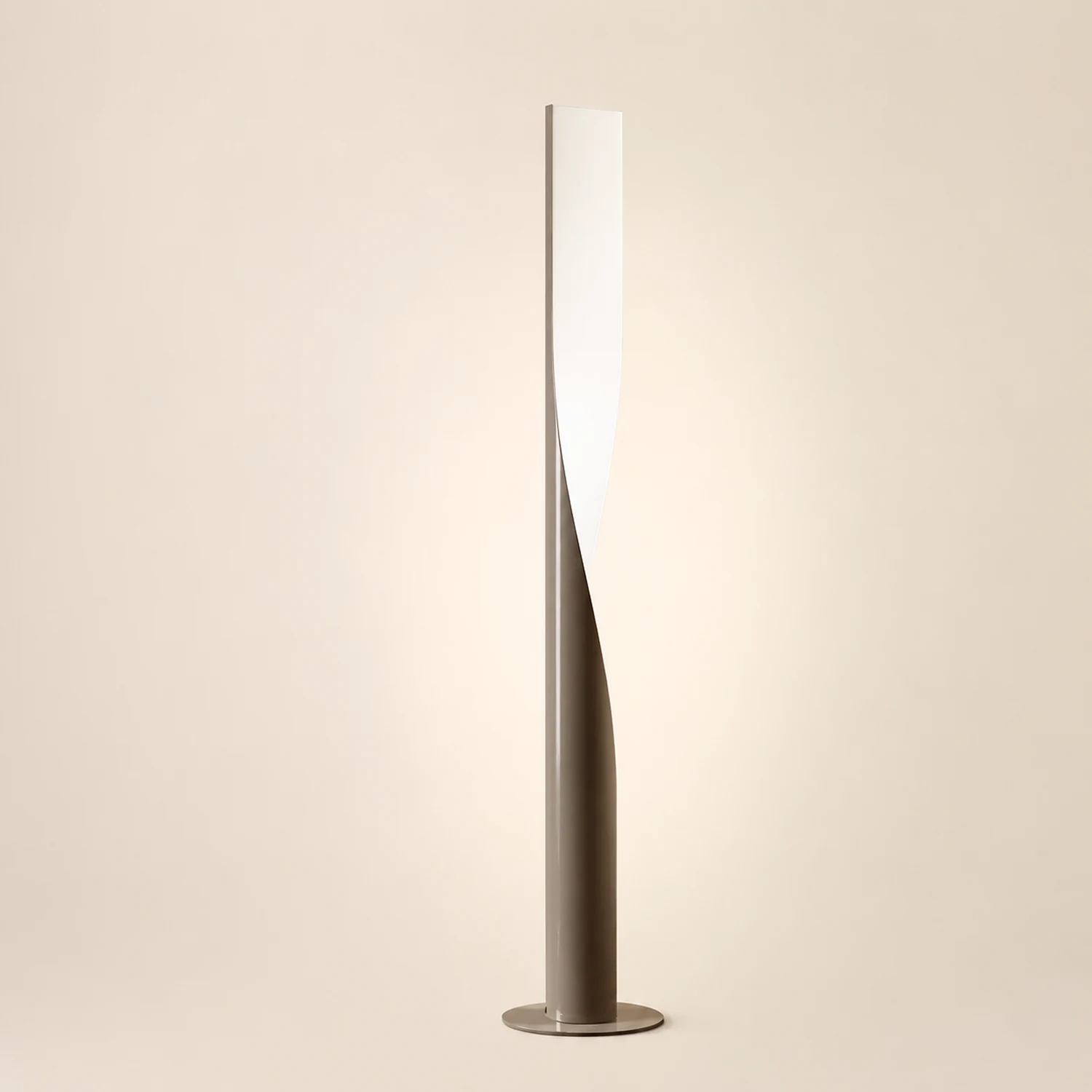 Edge Gedrehter Zylinder Stehlampe, Metall, 190CM Lang - Lumpaz