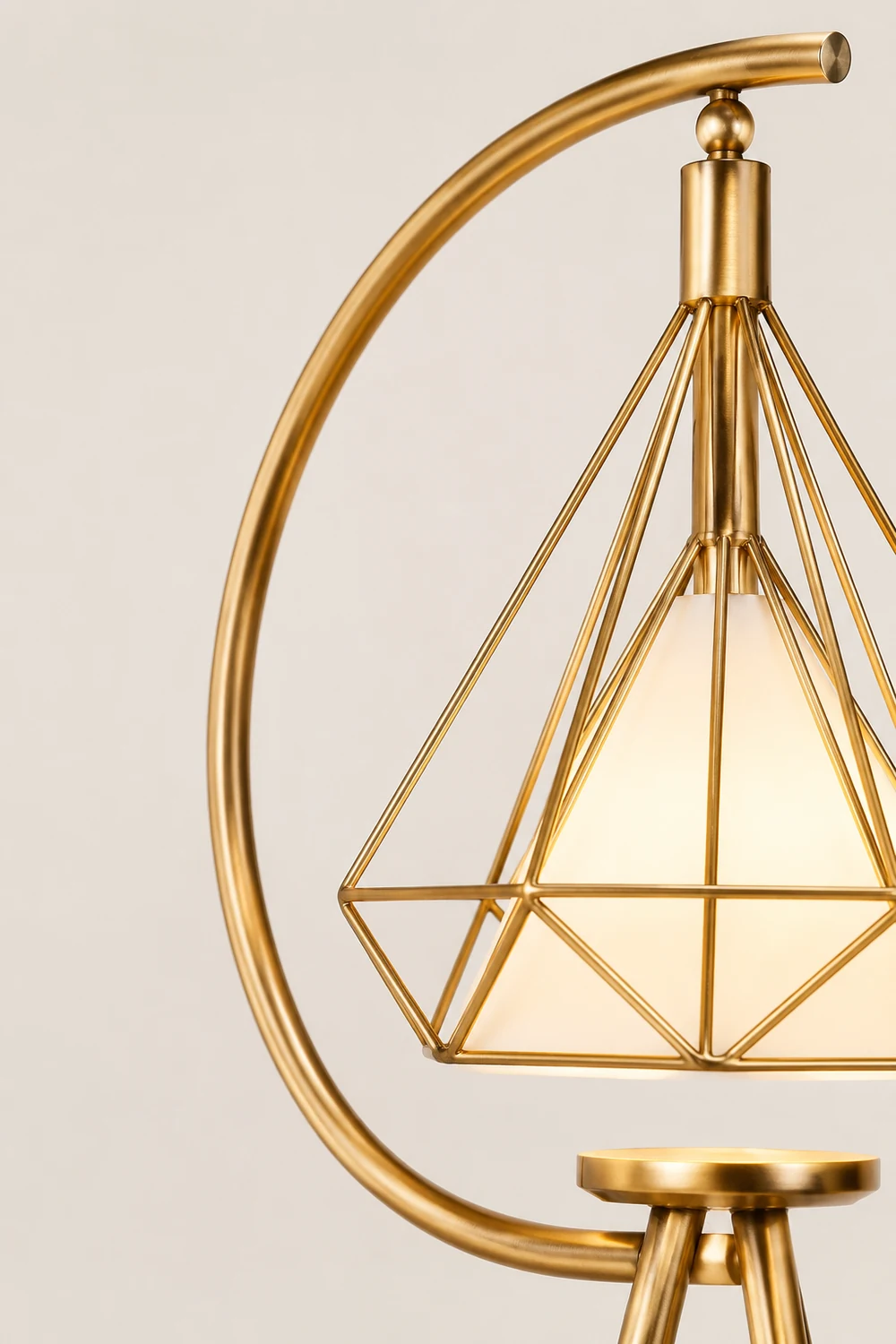 Eryn Diamantförmiger Lampenschirm Stativ Stehlampe, Metall, 2 Farben, 160CM Lang - Lumpaz