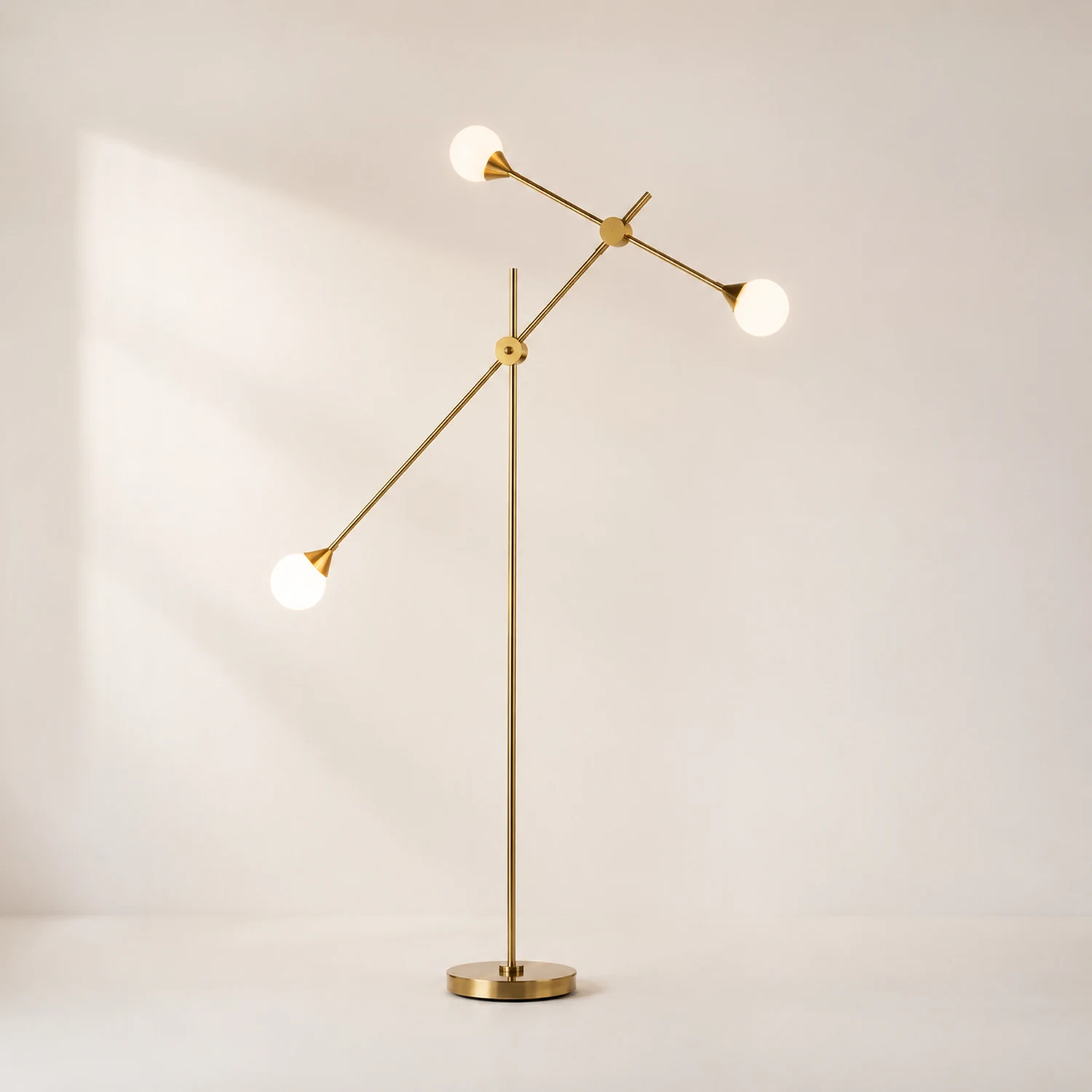 Valentina Kugel Schwenkbare Stehlampe, 3-flammig, 140CM Lang - Lumpaz
