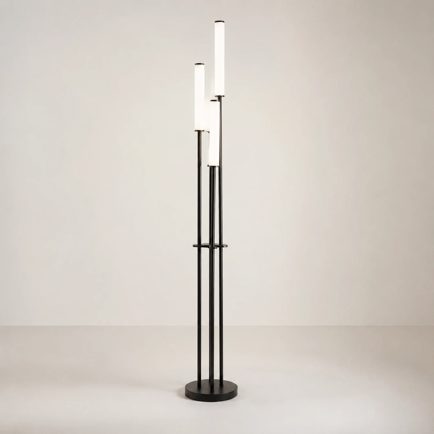 Eryn Schwarze Stehlampe, Metall & Arcyl, 3-flammig, 150CM Lang - Lumpaz