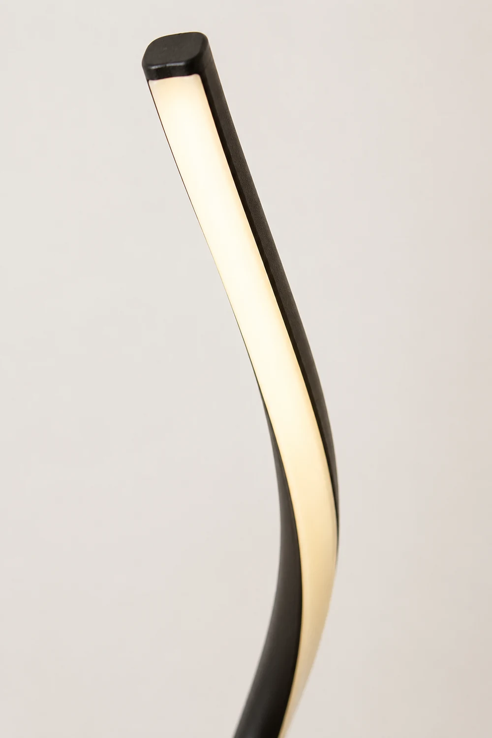 Stromlinie Stehleuchte, Metall, 2 Farben, 145CM Lang - Lumpaz