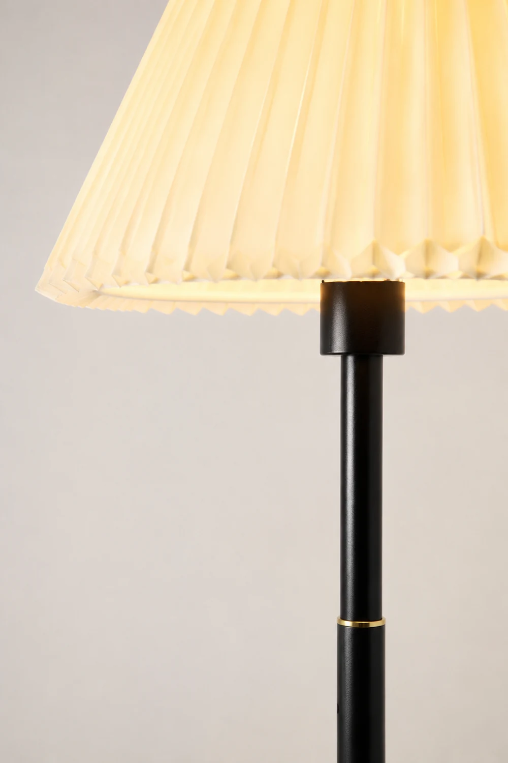 Ozawa Stehleuchte Plissiert, Metall & Stoff, 3 Farben, 165CM Lang - Lumpaz