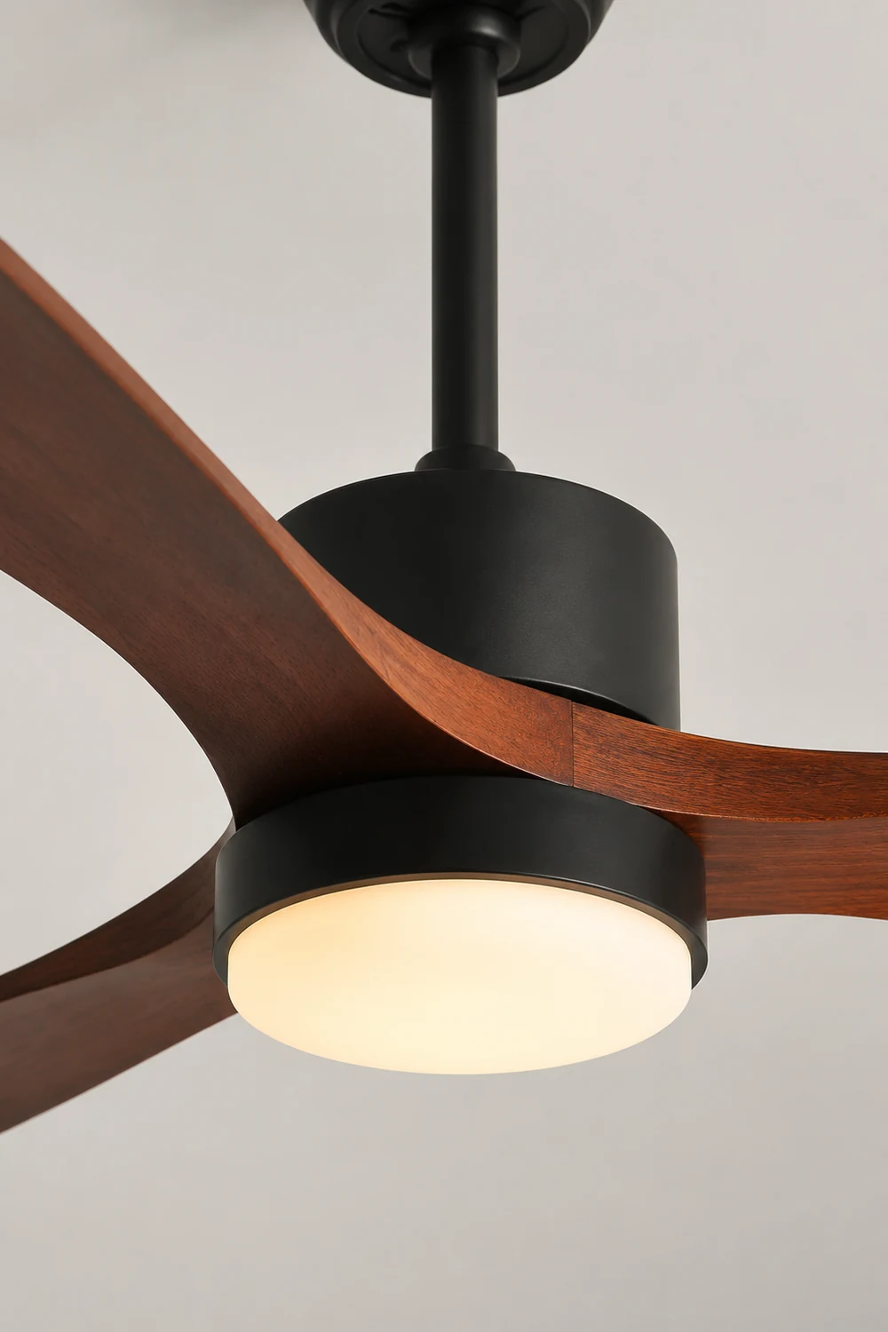 Haydn 3-Blatt-Deckenventilator mit Beleuchtung, Schwarz & Rot, ∅132CM - Lumpaz