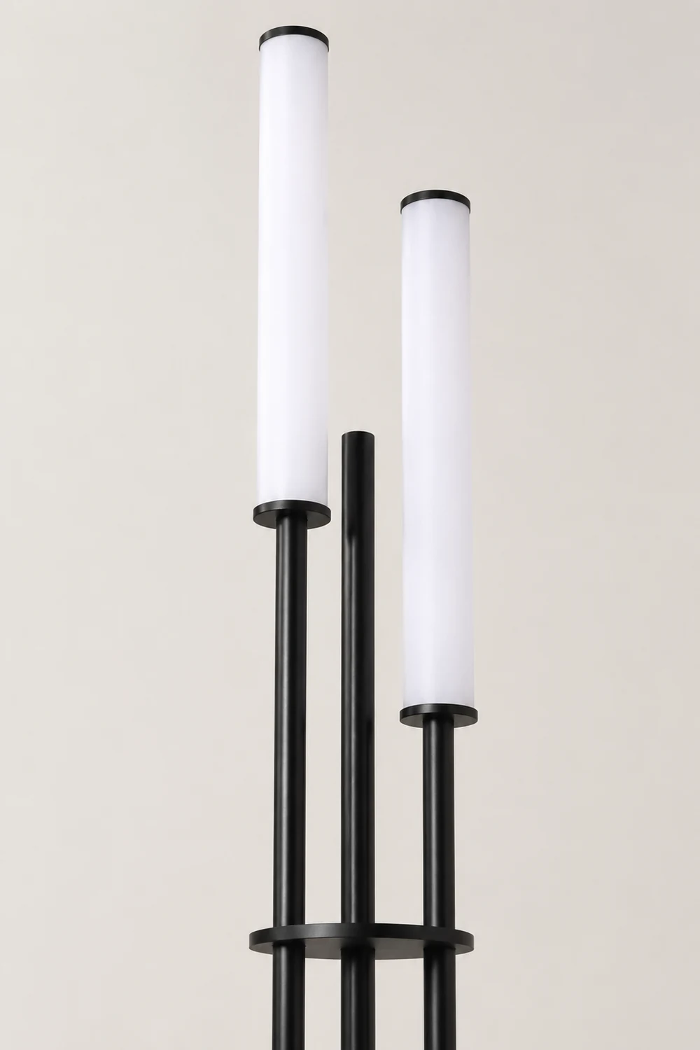 Eryn Schwarze Stehlampe, Metall & Arcyl, 3-flammig, 150CM Lang - Lumpaz