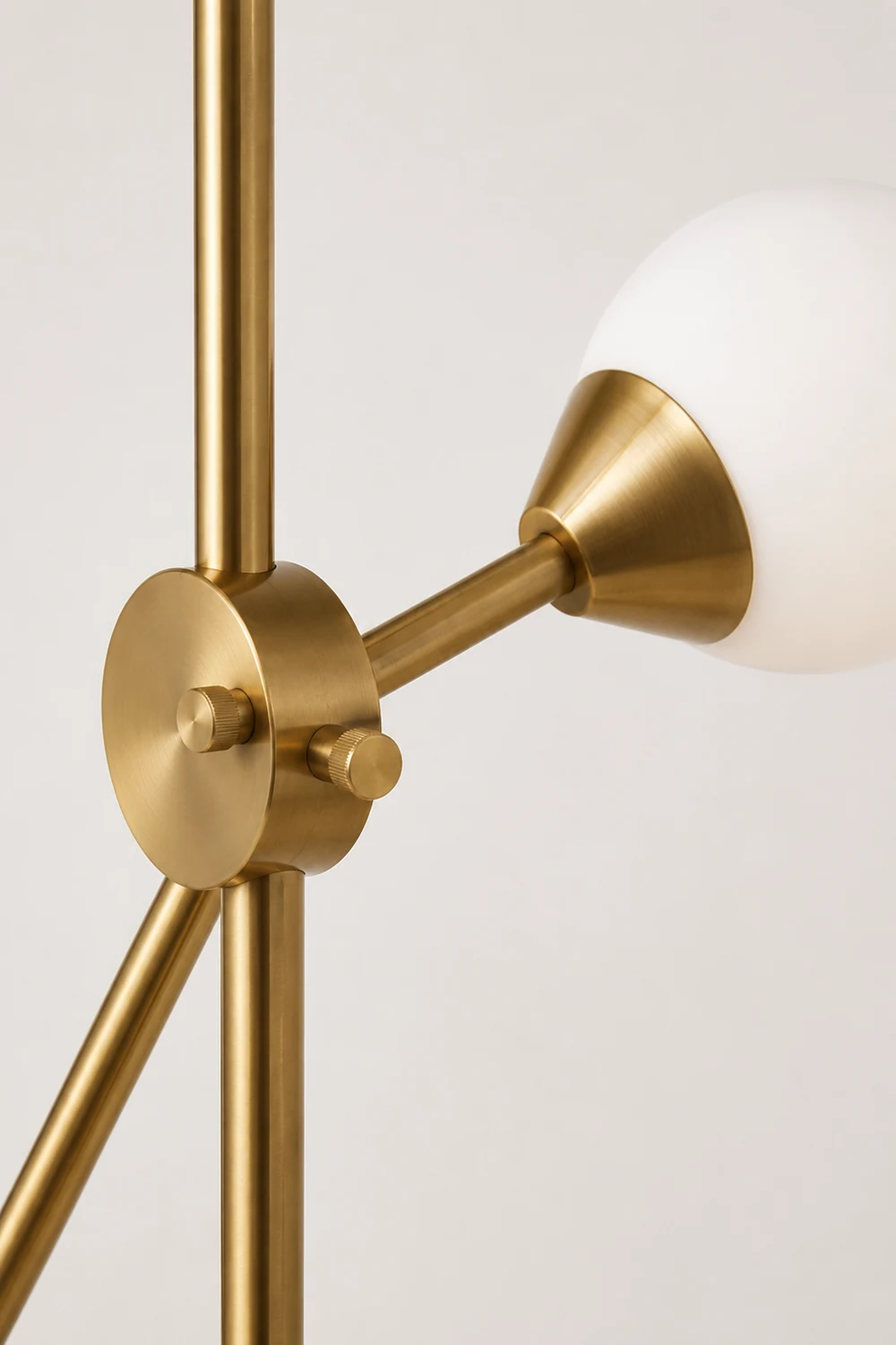 Valentina Kugel Schwenkbare Stehlampe, 3-flammig, 140CM Lang - Lumpaz