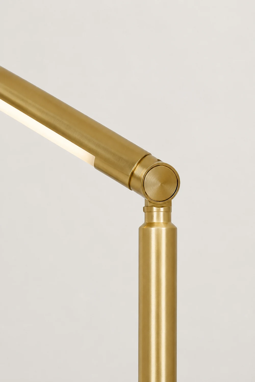 Edge Lineare Verstellbare Stehleuchte, Messing 119CM Lang - Lumpaz