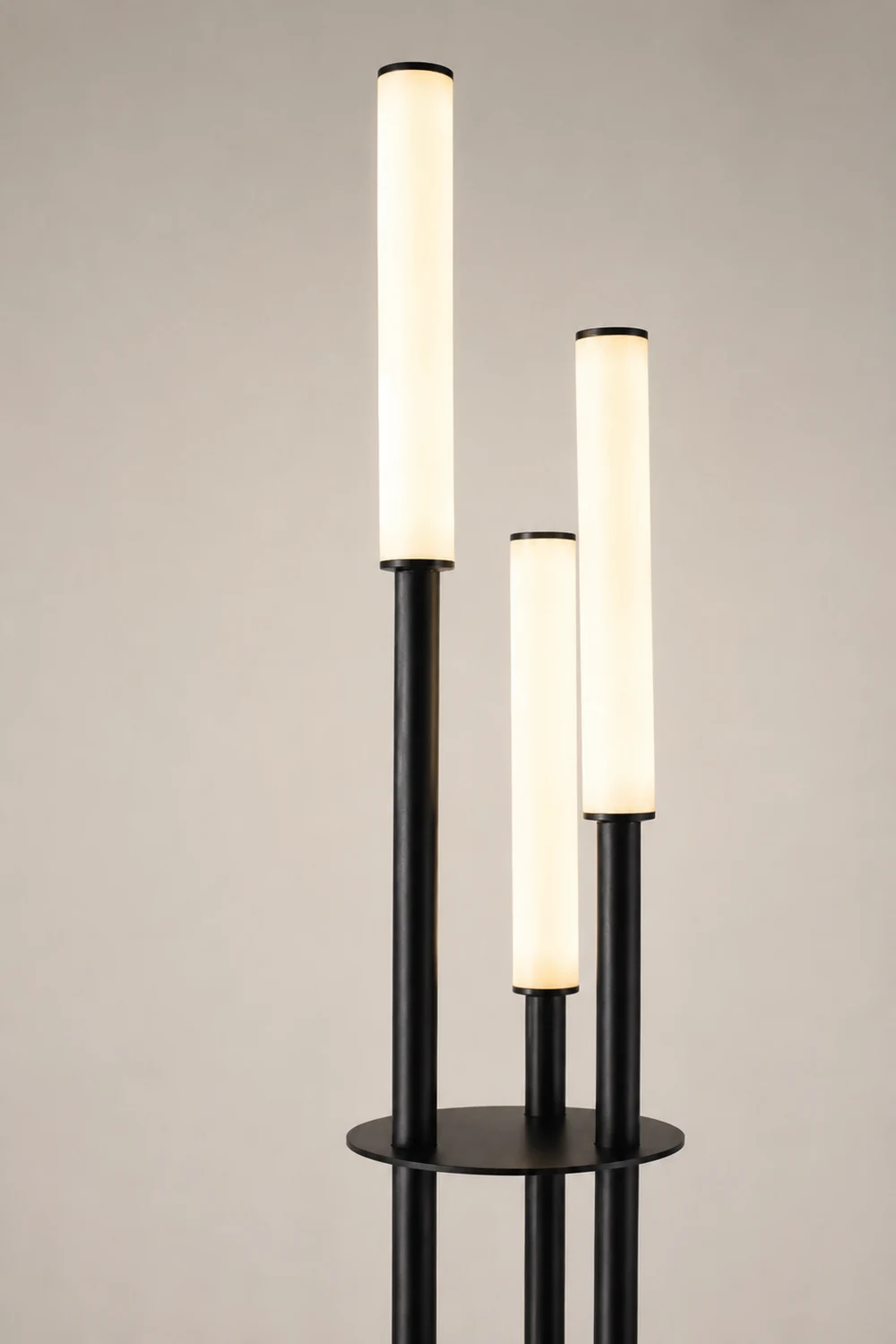 Eryn Schwarze Stehlampe, Metall & Arcyl, 3-flammig, 150CM Lang - Lumpaz