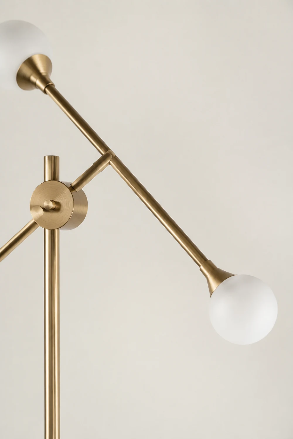 Valentina Kugel Schwenkbare Stehlampe, 3-flammig, 140CM Lang - Lumpaz