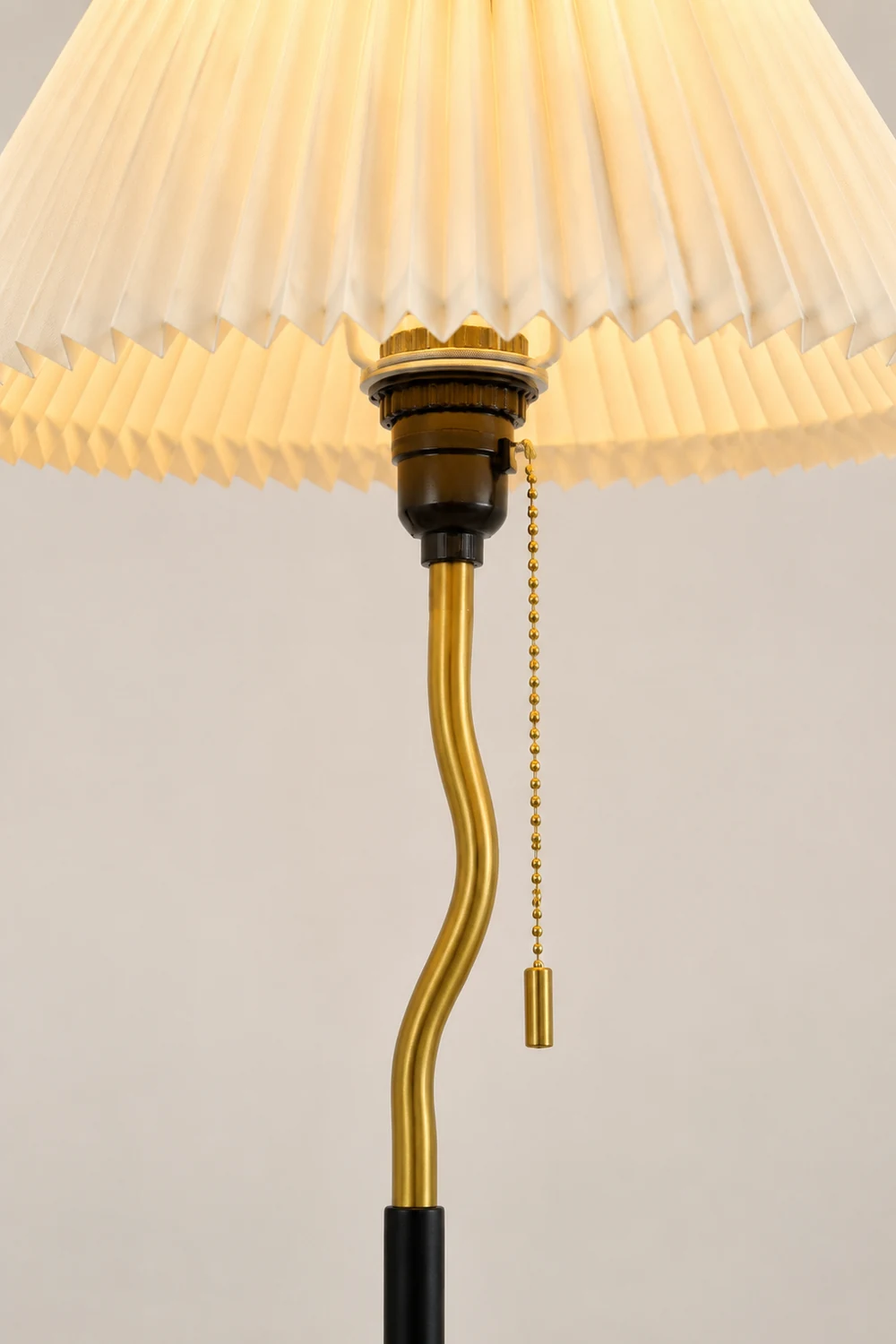 Ozawa Geometrische Plissierte Stehleuchte, Metall & Stoff, 160CM Lang - Lumpaz