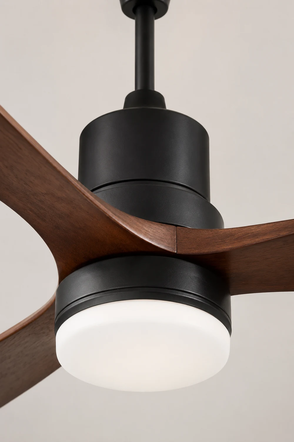 Haydn 3-Blatt-Deckenventilator mit Beleuchtung, Schwarz & Rot, ∅132CM - Lumpaz