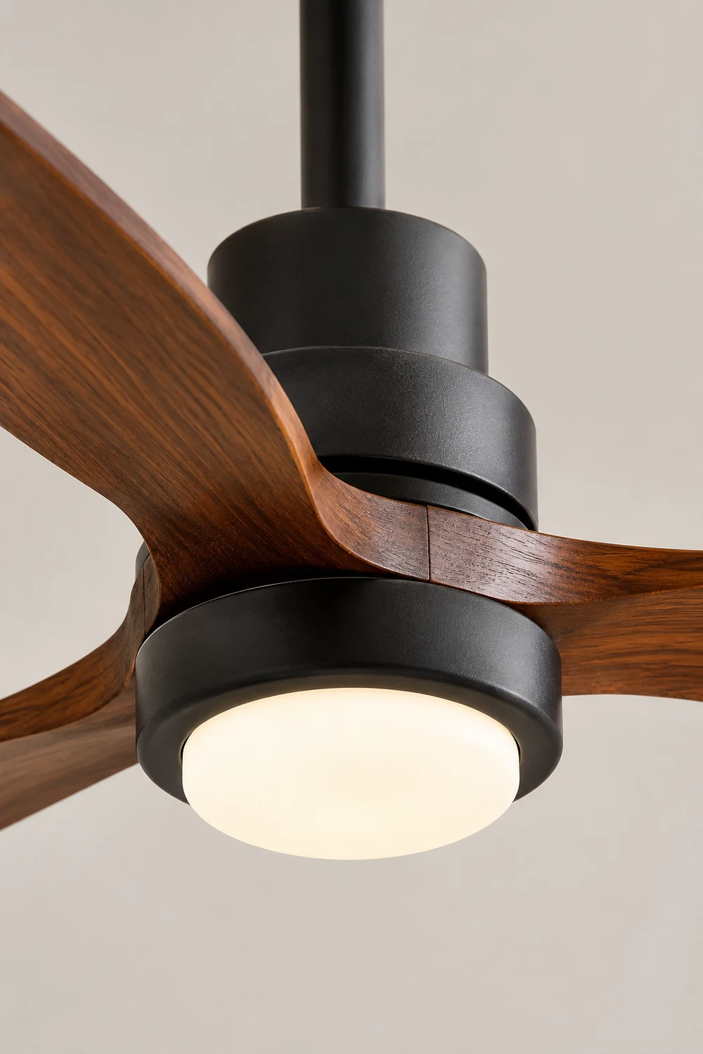 Haydn 3-Blatt-Deckenventilator mit Beleuchtung, Schwarz, Metall & Holz, ∅132CM - Lumpaz