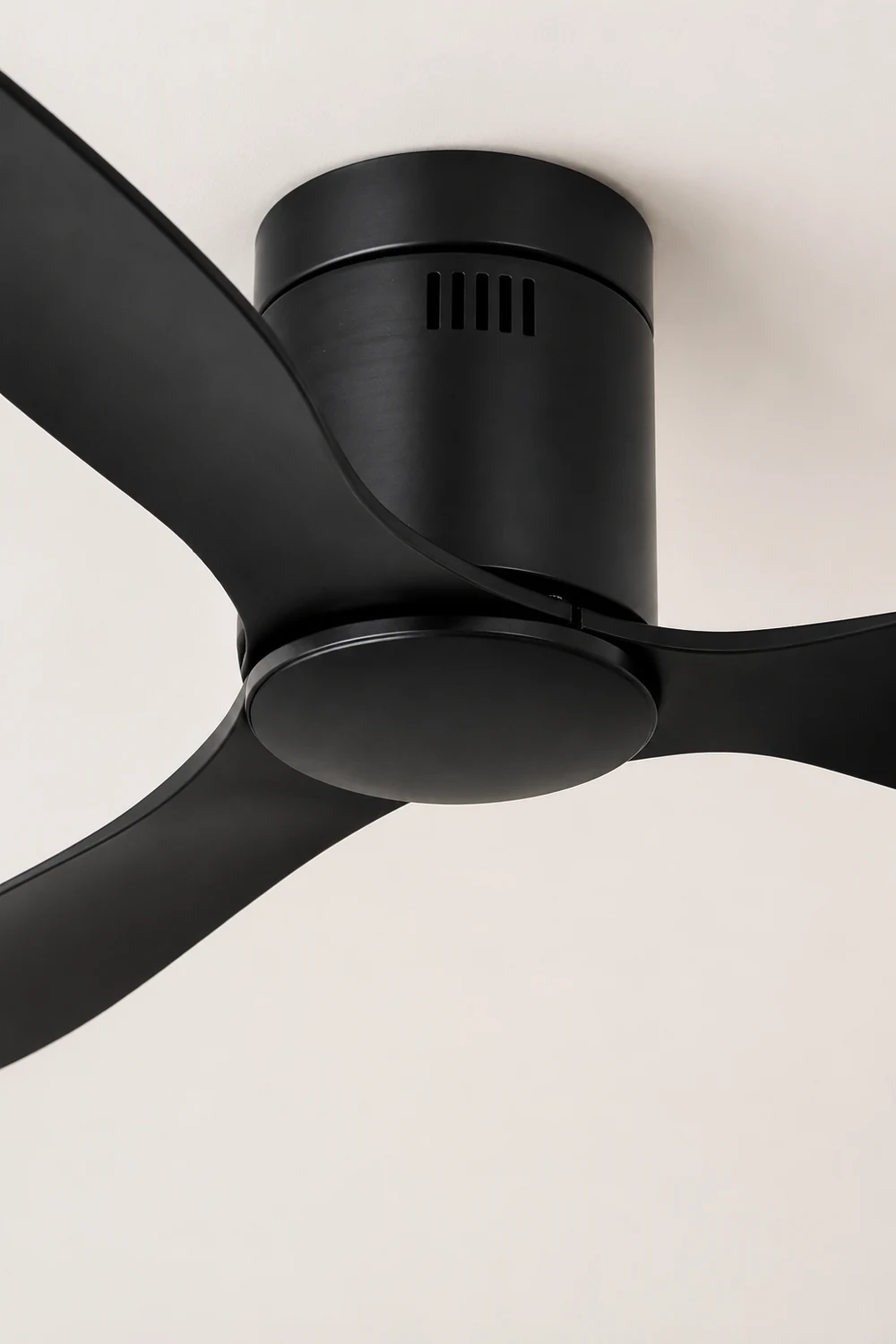 Walters Minimalistischer 3-Blätter Schwarzer Deckenventilator, Metall & ABS, ∅132CM - Lumpaz